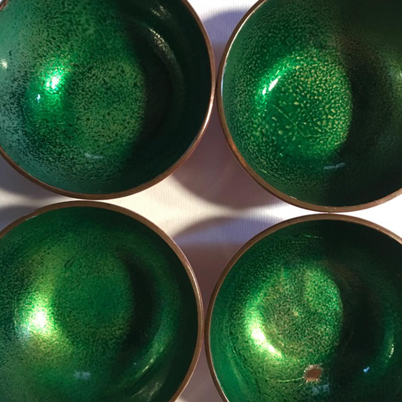 This set of 4 malachite green colored anameled copper bowls is handcrafted by Fabio De Poli a  Mid Century  Italian artist well known for the vivid colors of his artworks.
Fine and elegant pieces on a dining table or a desk. 