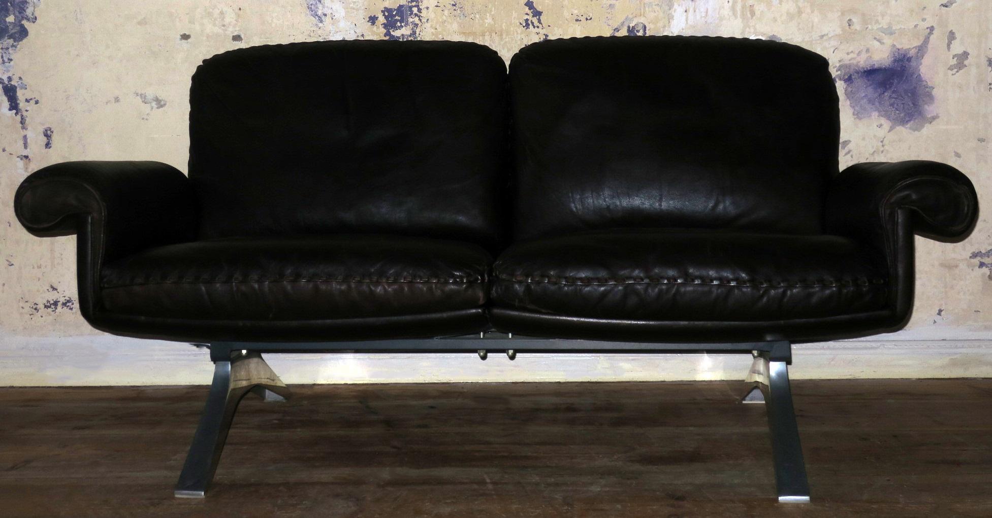 Mid-Century Modern Midcentury De Sede DS 31 Dark Brown Leather Sofa on Aluminum Feet For Sale