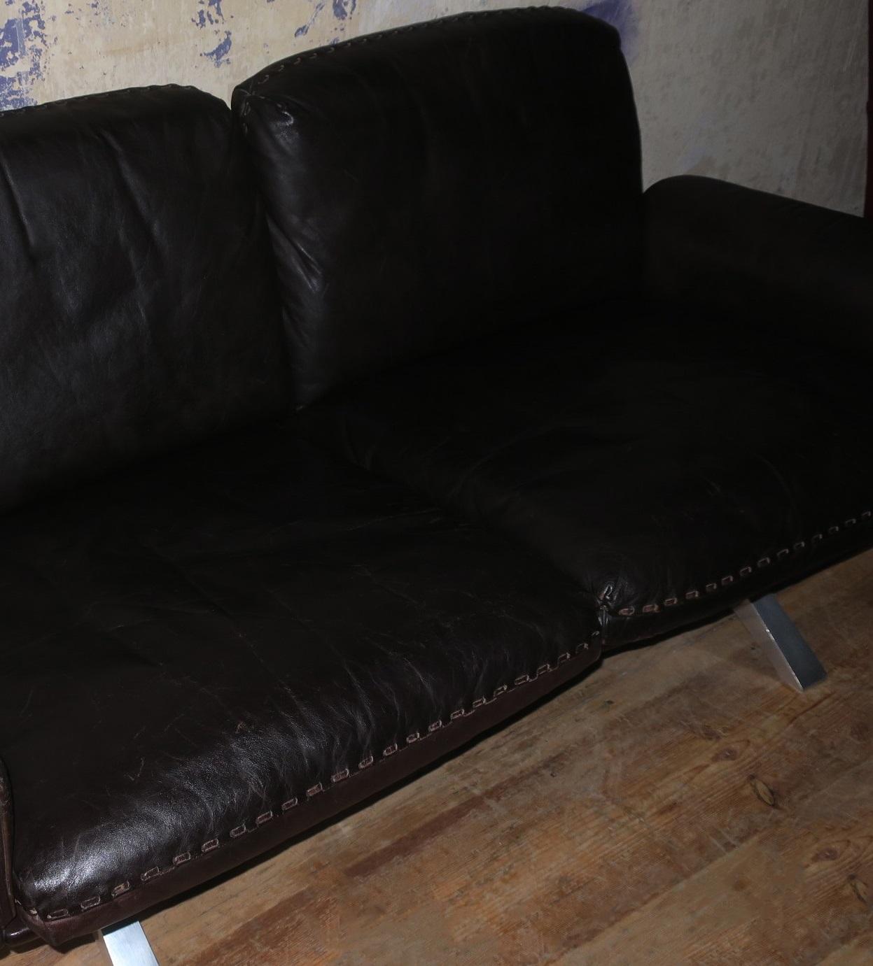 Swiss Midcentury De Sede DS 31 Dark Brown Leather Sofa on Aluminum Feet For Sale