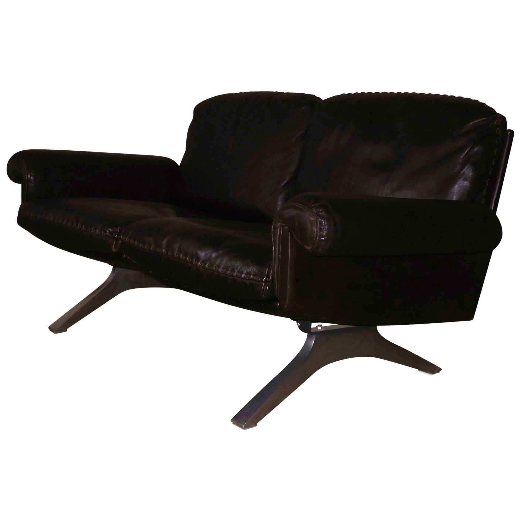 Midcentury De Sede DS 31 Dark Brown Leather Sofa on Aluminum Feet For Sale