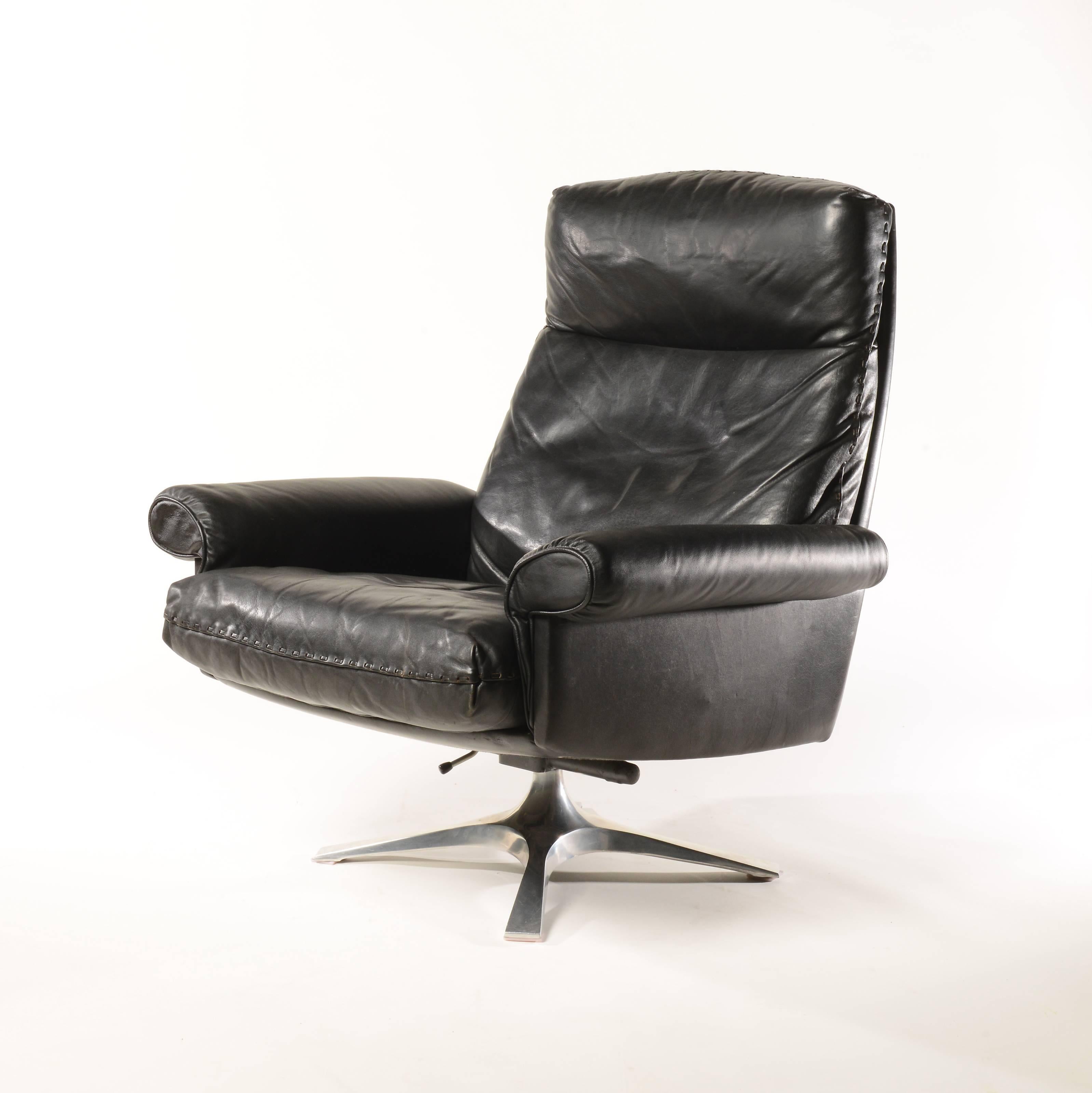 Mid-Century Modern Midcentury De Sede DS 31 High-Back Swivel Lounge Armchair with Ottoman, 1970