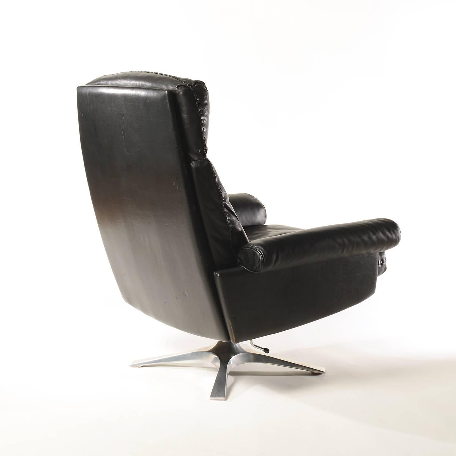Leather Midcentury De Sede DS 31 High-Back Swivel Lounge Armchair with Ottoman, 1970
