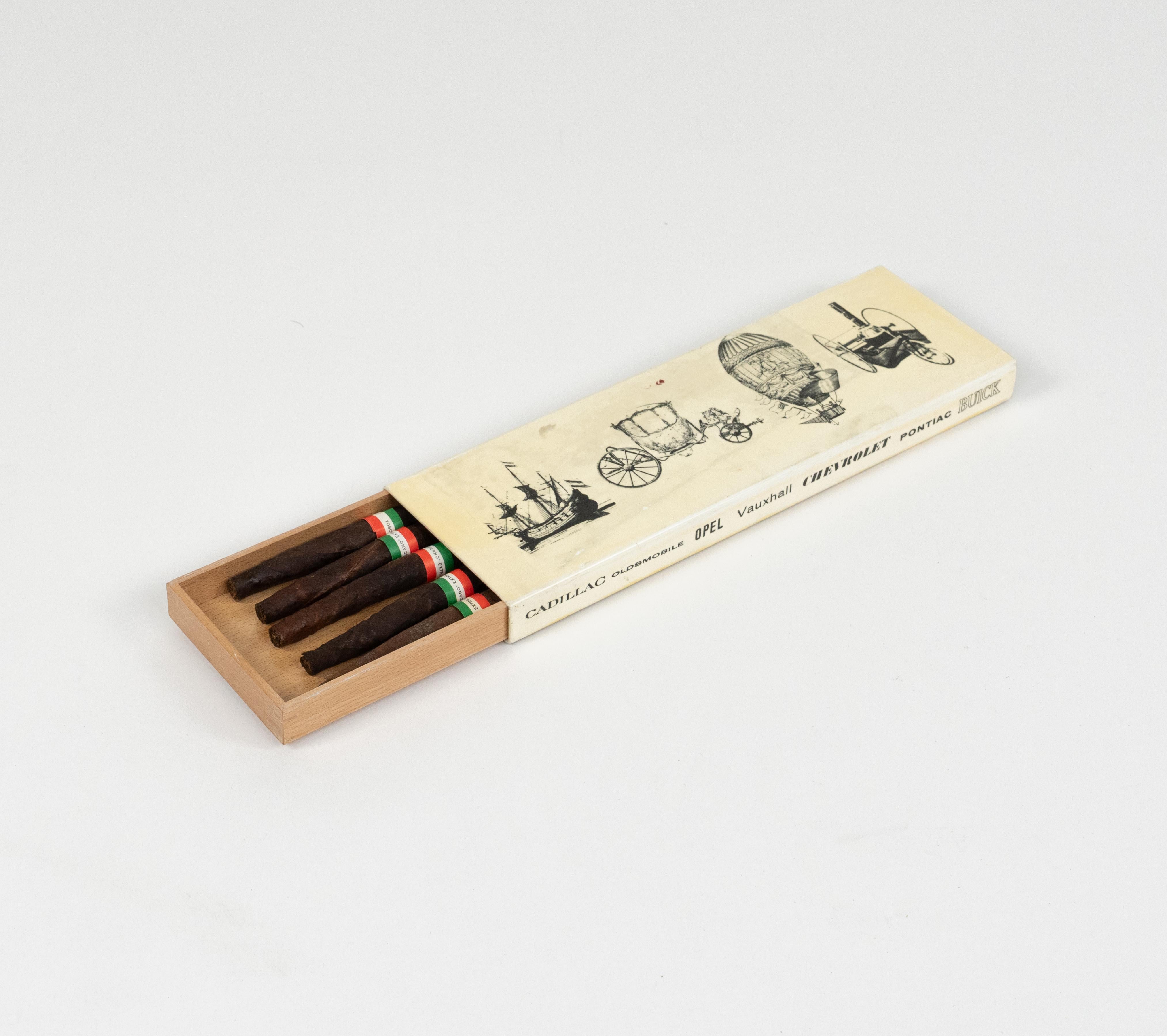 Mid-Century moderno Scatola decorativa pubblicitaria di metà secolo, metallo smaltato e Wood, Italia 1960 in vendita