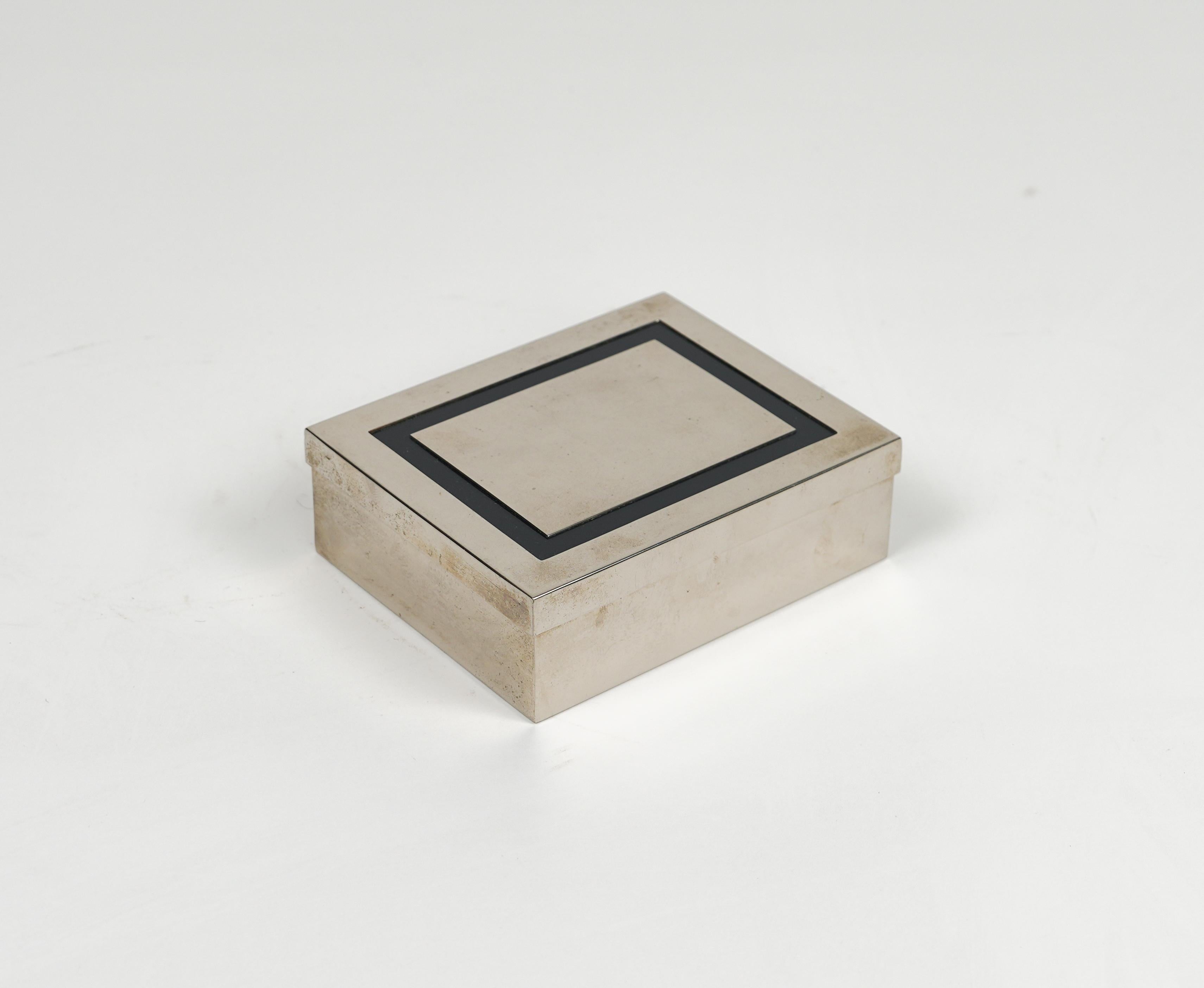 Dekorative Schachtel aus poliertem Stahl und Glas aus der Mitte des Jahrhunderts von Liwan's, Italien 1970er Jahre (Moderne der Mitte des Jahrhunderts) im Angebot