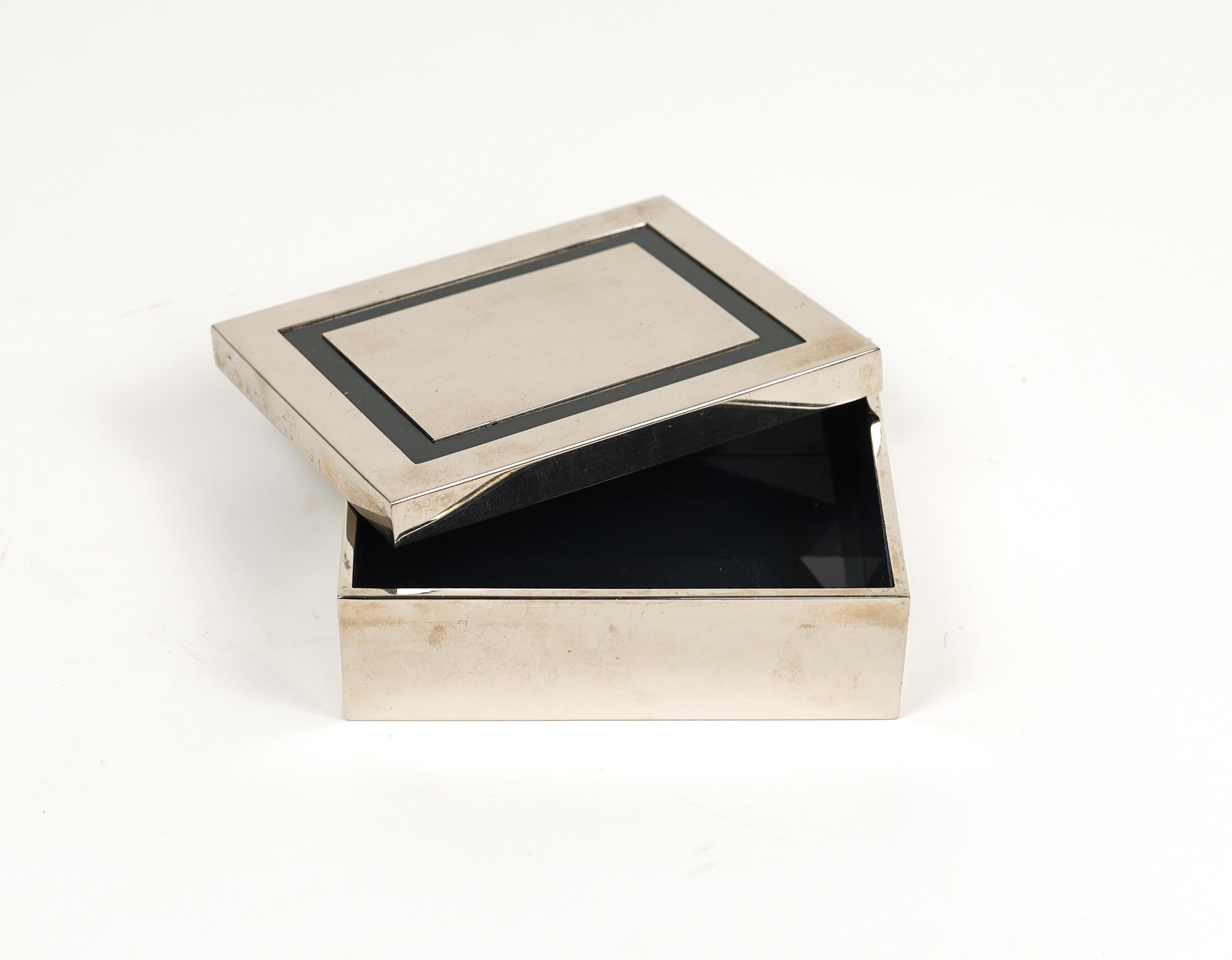 Dekorative Schachtel aus poliertem Stahl und Glas aus der Mitte des Jahrhunderts von Liwan's, Italien 1970er Jahre (Ende des 20. Jahrhunderts) im Angebot