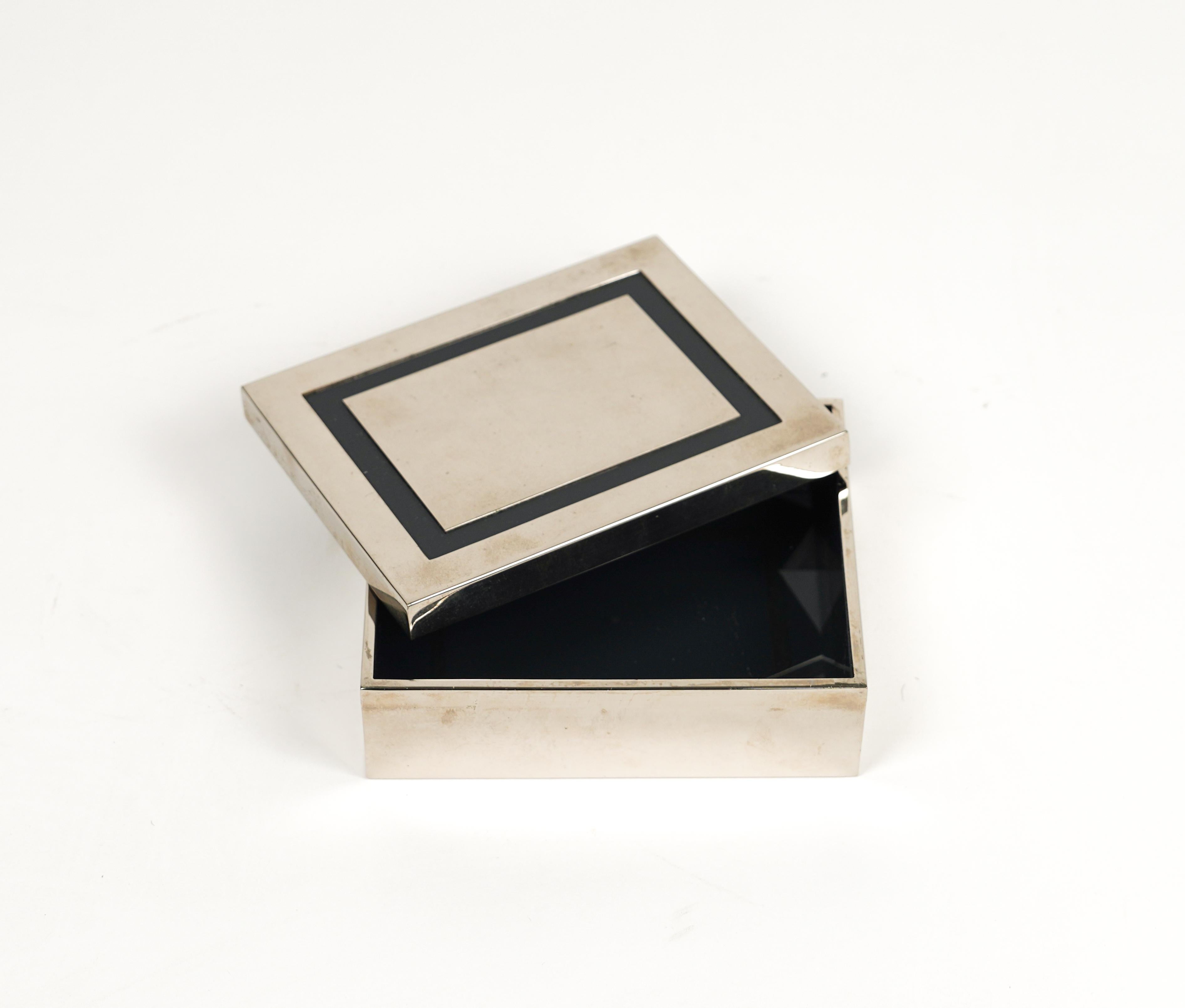 Dekorative Schachtel aus poliertem Stahl und Glas aus der Mitte des Jahrhunderts von Liwan's, Italien 1970er Jahre (Metall) im Angebot