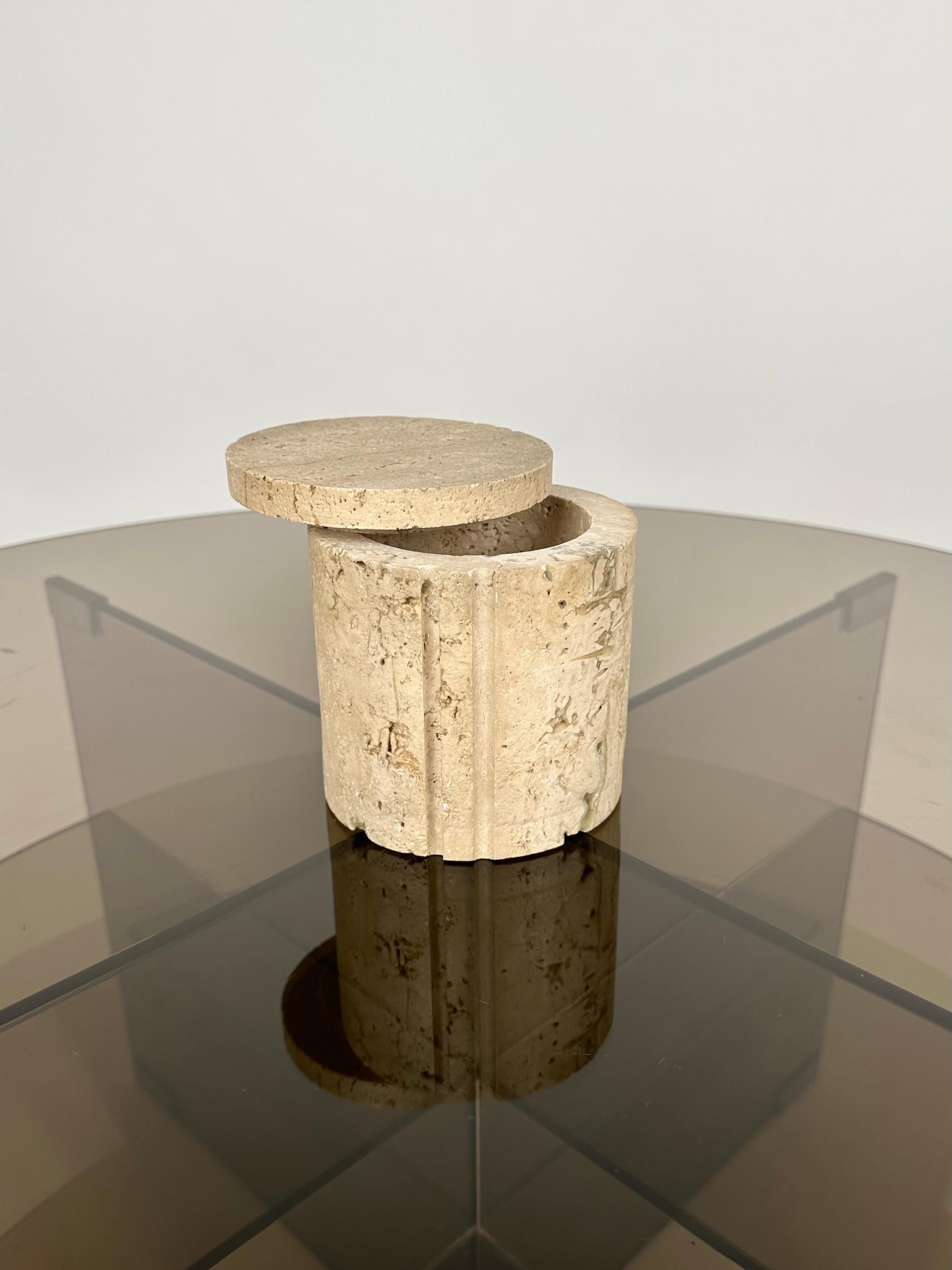 Italian Midcentury Decorative Box in Travertine by Fratelli Mannelli, Italy, 1970s For Sale