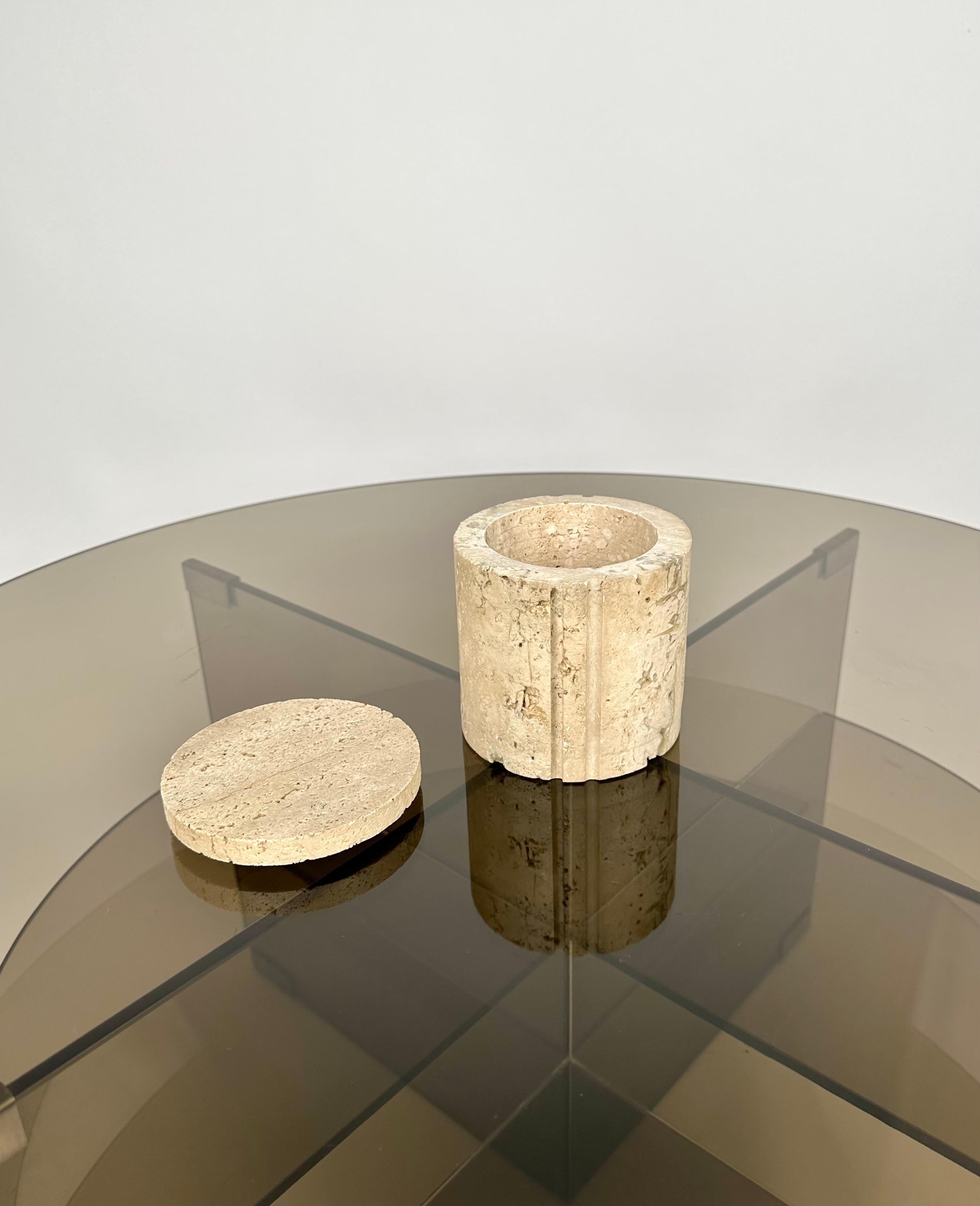 Midcentury Decorative Box in Travertine by Fratelli Mannelli, Italy, 1970s In Good Condition For Sale In Rome, IT