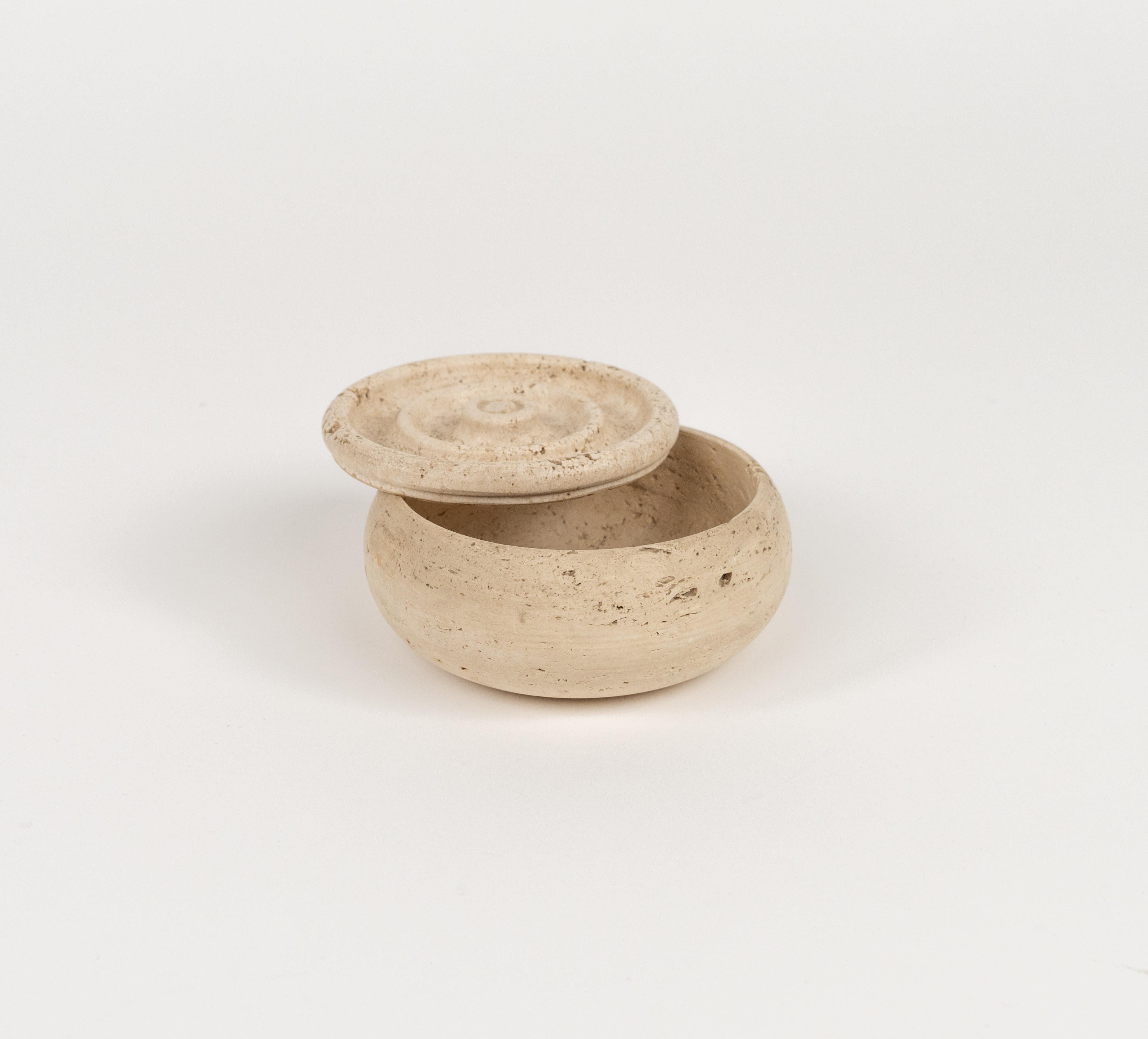 Italian Midcentury Decorative Box in Travertine Fratelli Mannelli Style, Italy 1970s