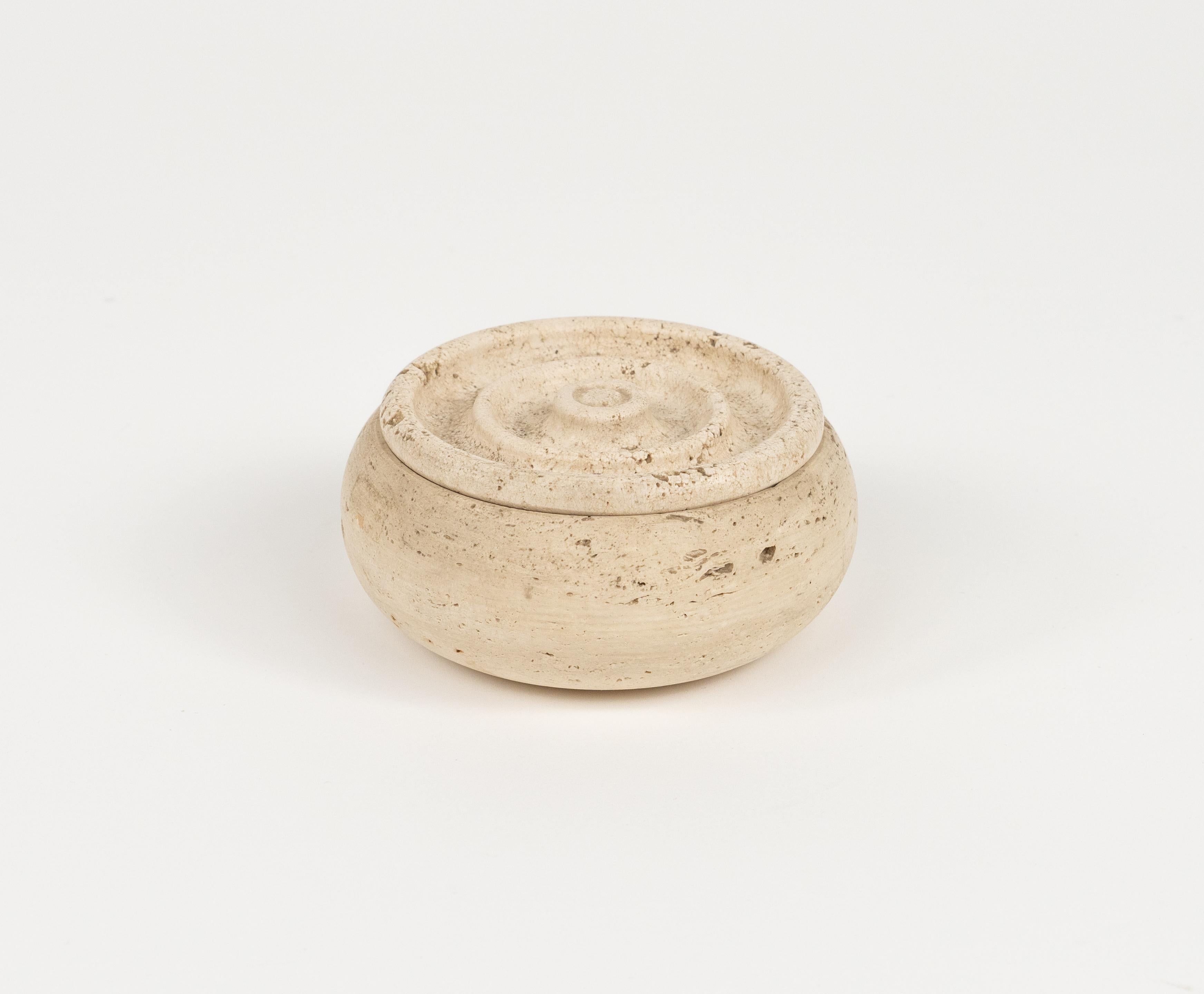 Midcentury Decorative Box in Travertine Fratelli Mannelli Style, Italy 1970s In Good Condition In Rome, IT