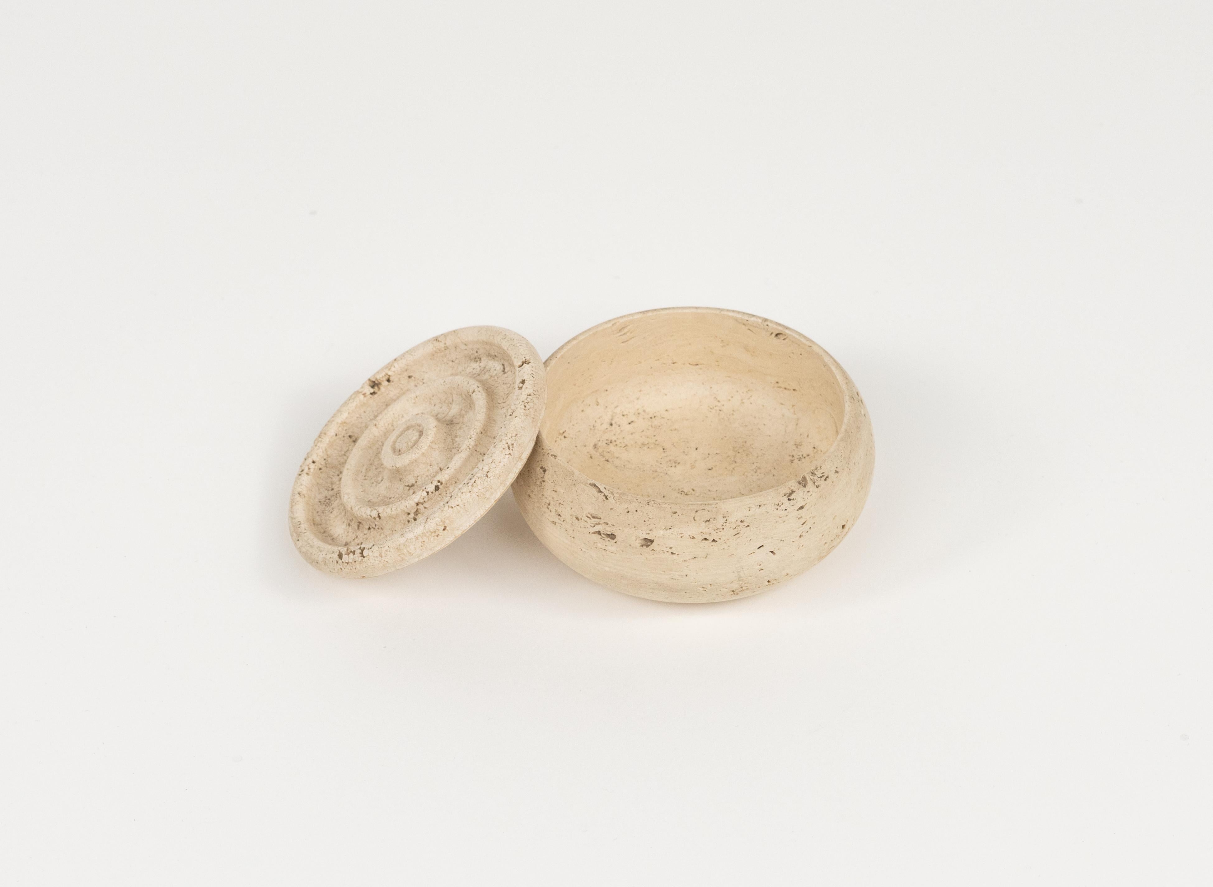 Midcentury Decorative Box in Travertine Fratelli Mannelli Style, Italy 1970s 1