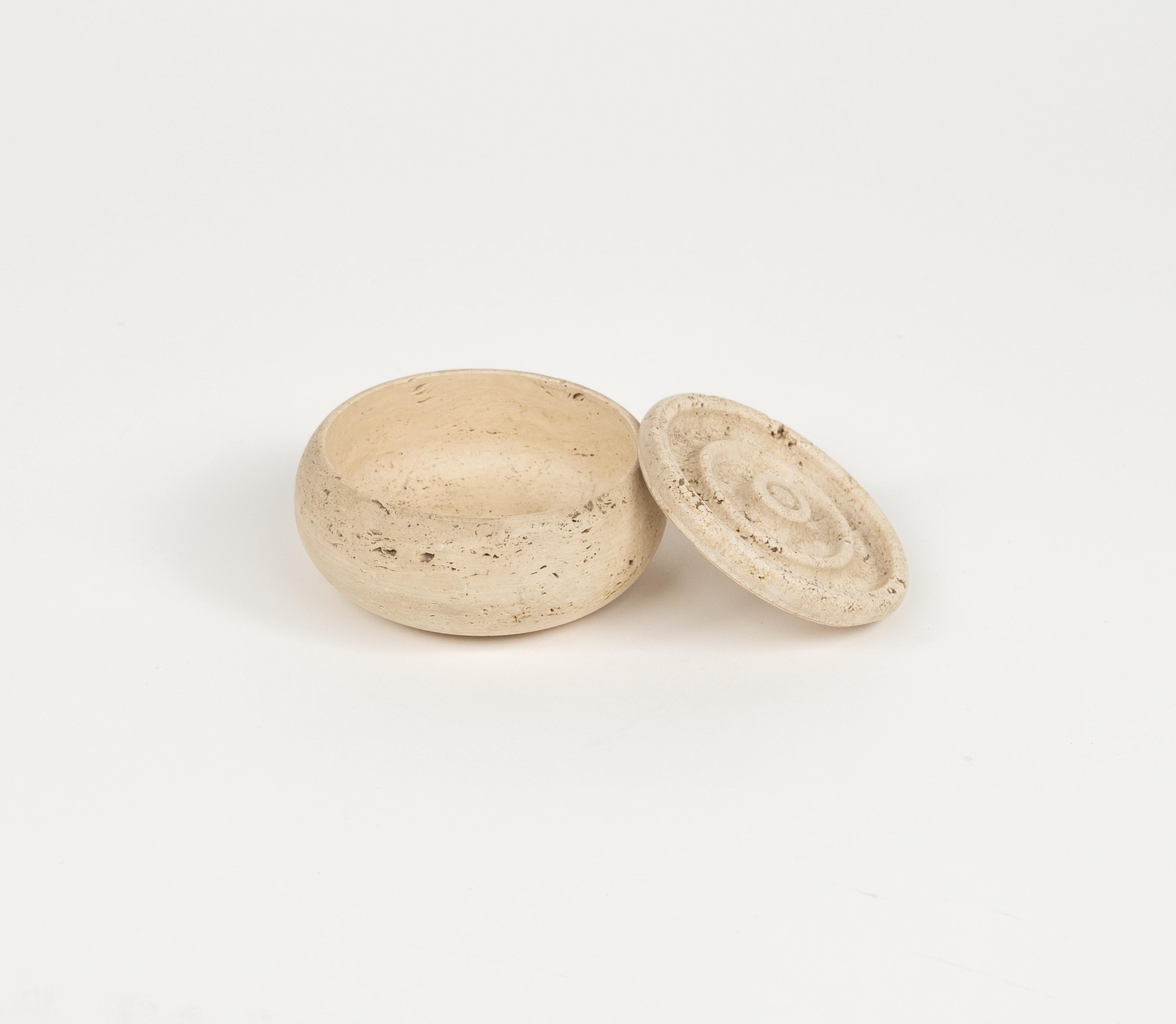 Midcentury Decorative Box in Travertine Fratelli Mannelli Style, Italy 1970s 2