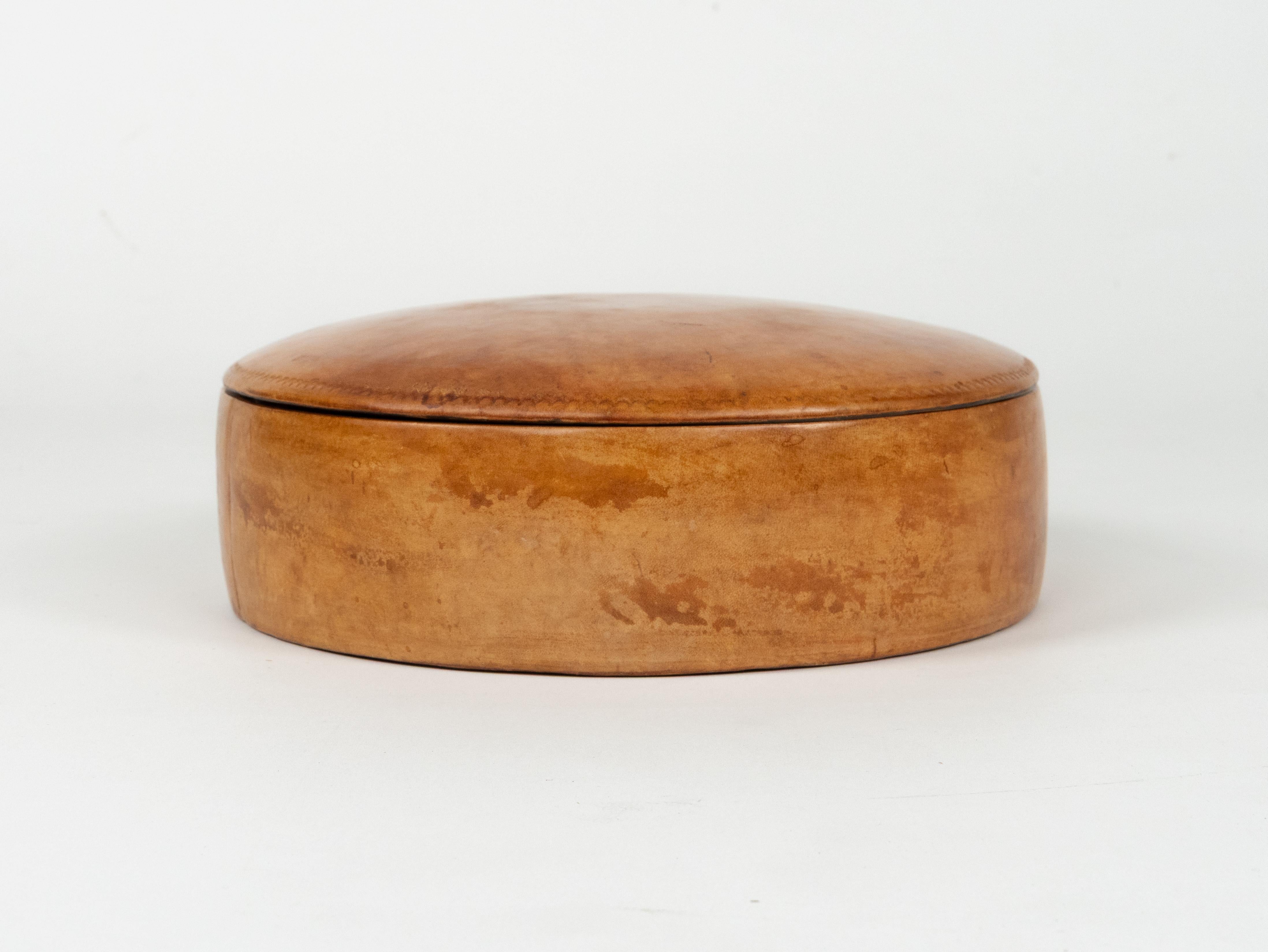 Midcentury Decorative Round Box in Leather, Italy 1960s For Sale 4