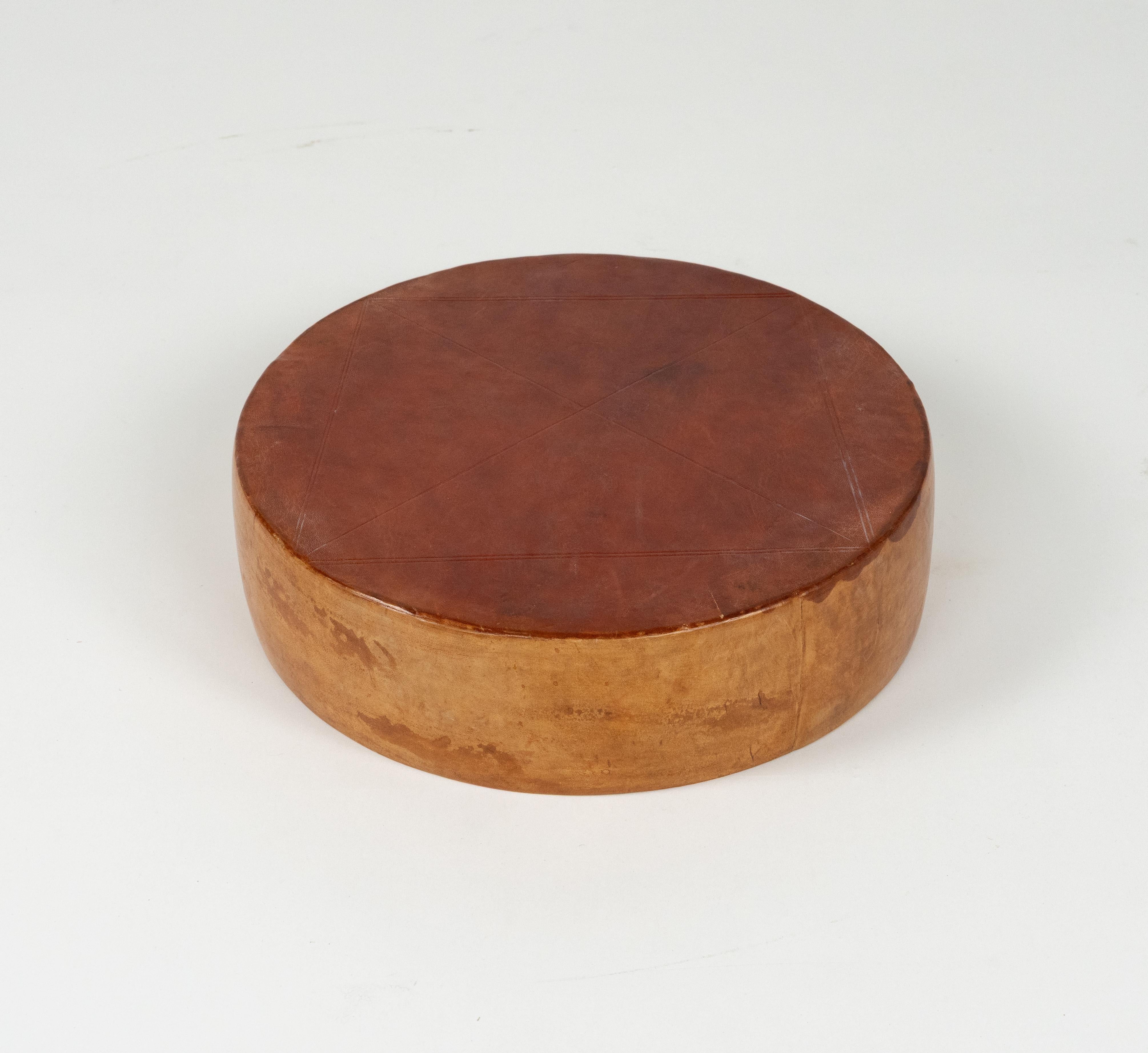 Midcentury Decorative Round Box in Leather, Italy 1960s For Sale 6