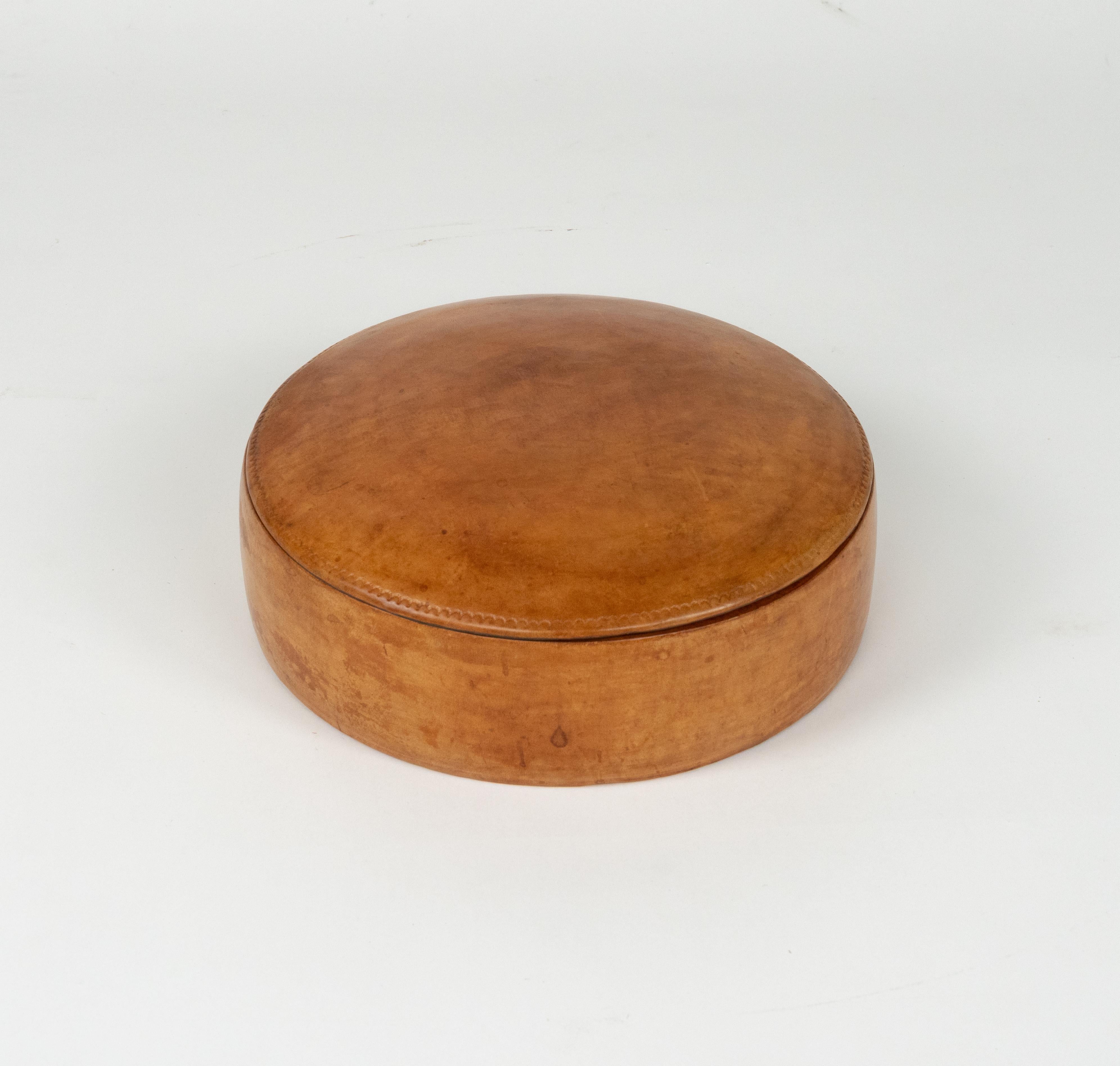 Midcentury Decorative Round Box in Leather, Italy 1960s For Sale 3
