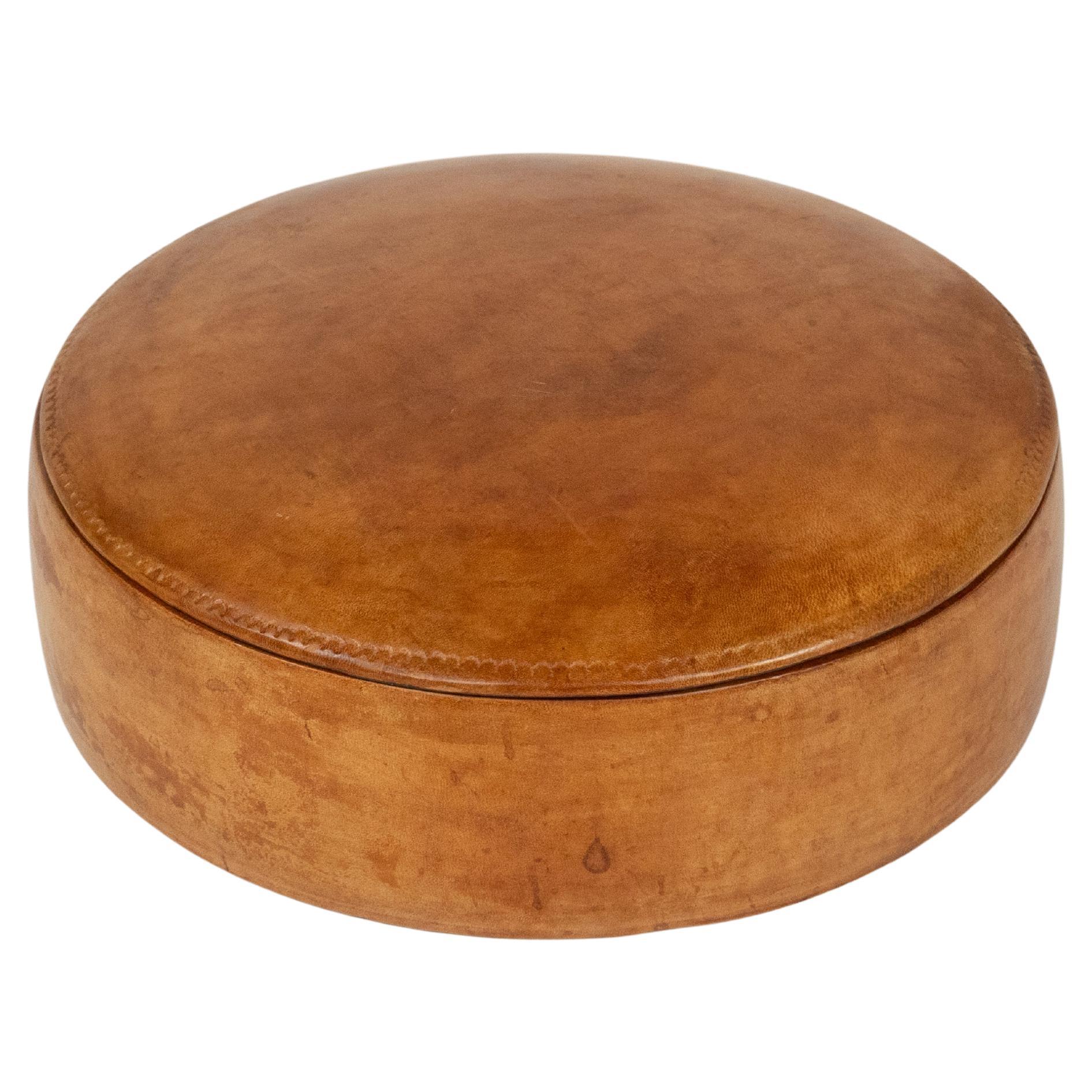 Scatola decorativa rotonda in pelle del Medioevo, Italia 1960