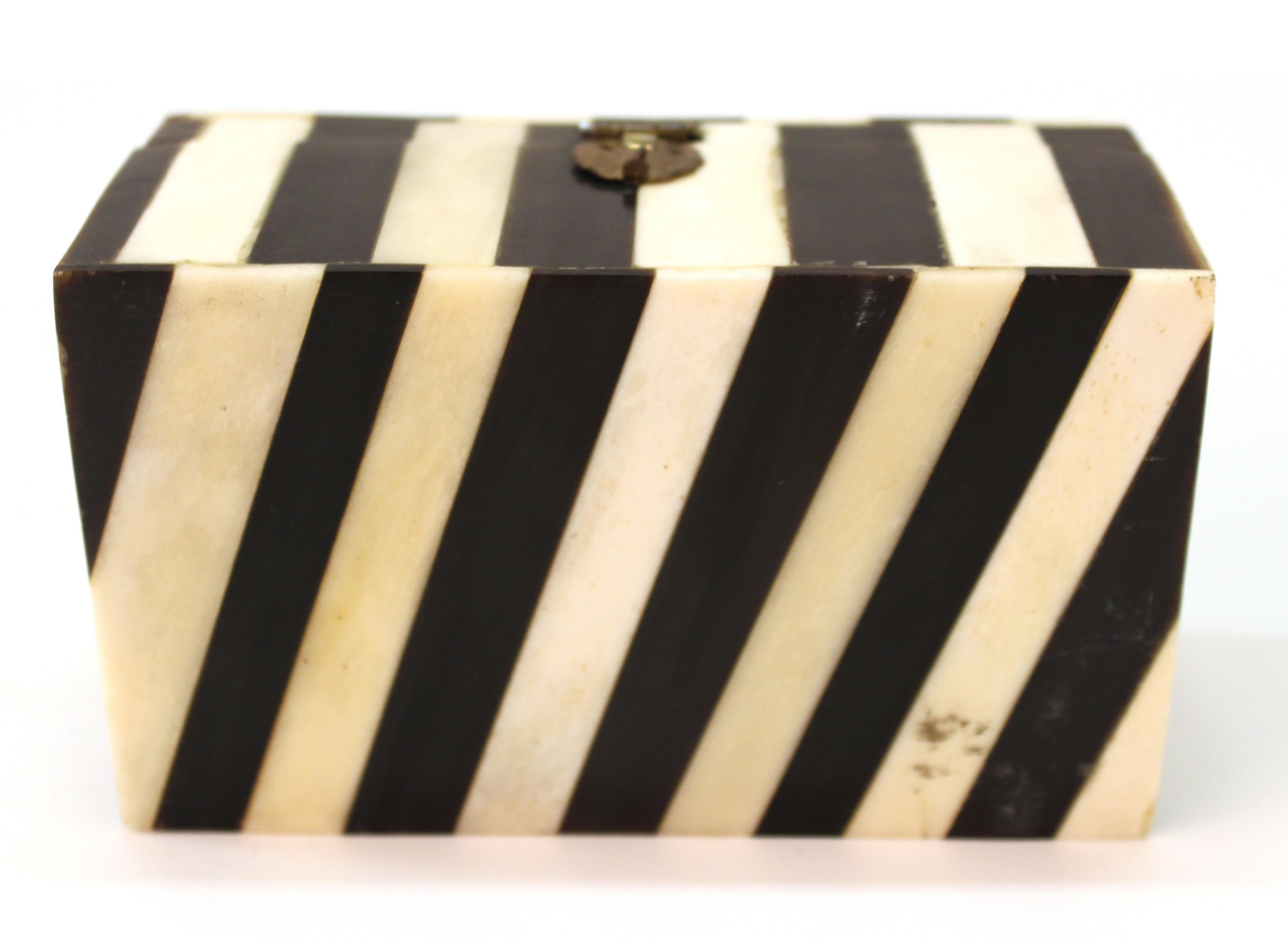 Midcentury Decorative White Bone and Black Striped Box In Good Condition In Astoria, NY