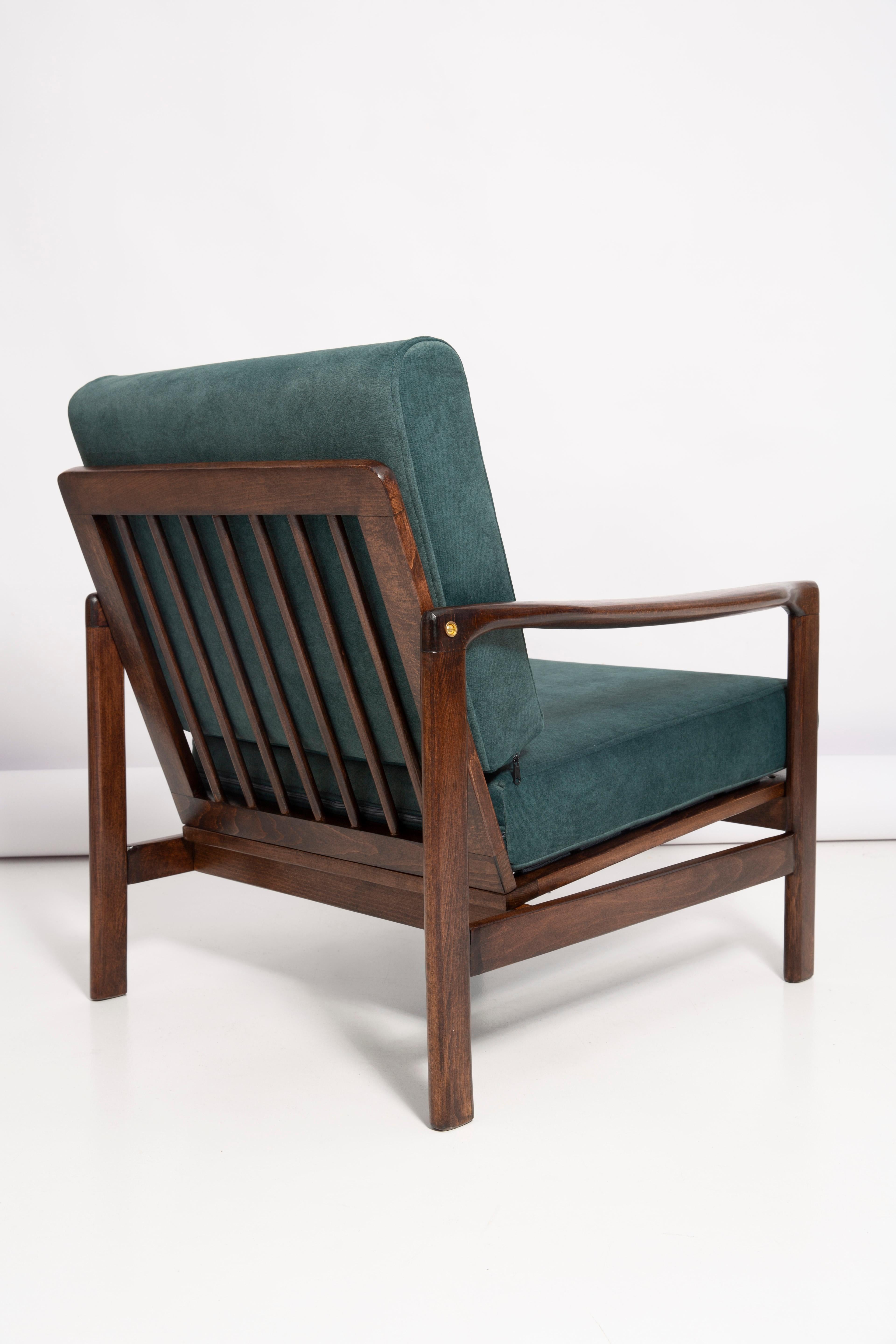 Midcentury Deep Green Velvet Armchair, Zenon Baczyk, Poland, 1960s In Excellent Condition For Sale In 05-080 Hornowek, PL