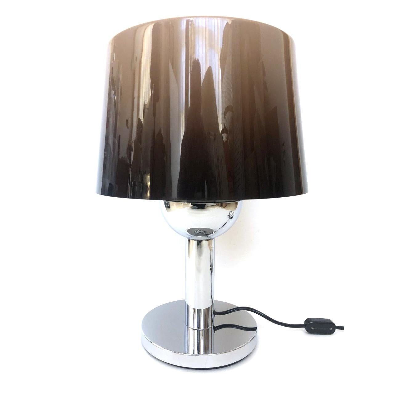 Unique, singular, heavy and huge individual midcentury table lamp.
This table Lamp was made during the 1970s in Barcelona for Spanish company “BD Lumica”.
This piece is composed by chromed metal structure and brown 
