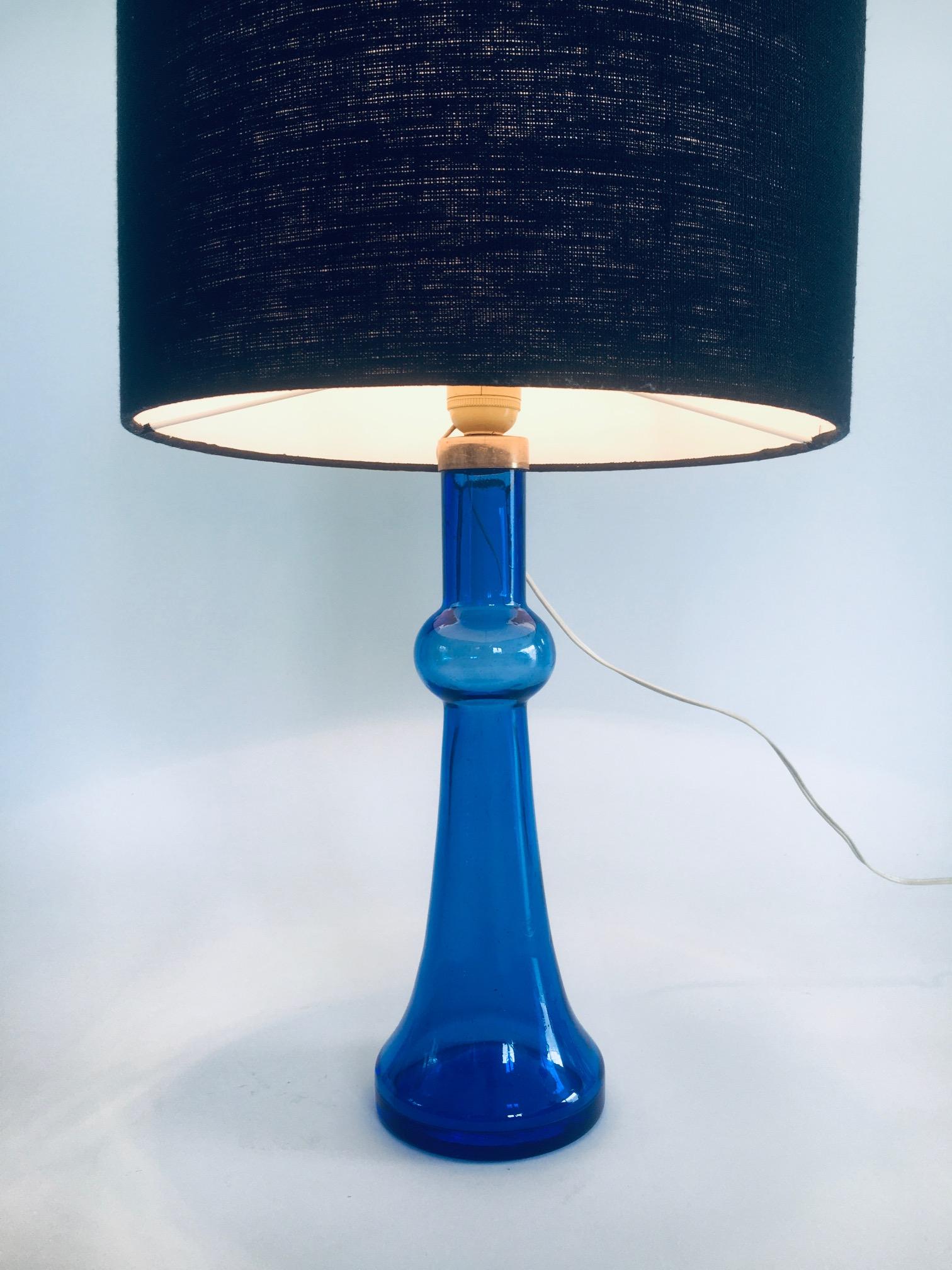 Blaue Glas-Tischlampe aus der Mitte des Jahrhunderts von Nanny Still für Raak für Raak, 1960er Jahre im Angebot 5