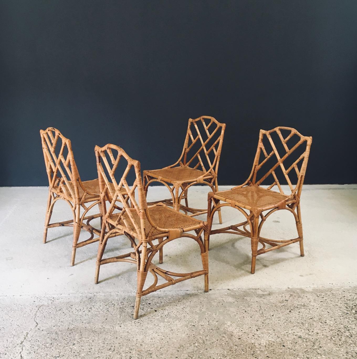 Diseño de mediados de siglo Sillas de comedor de bambú estilo Chippendale, Italia Años 60 Italiano en venta