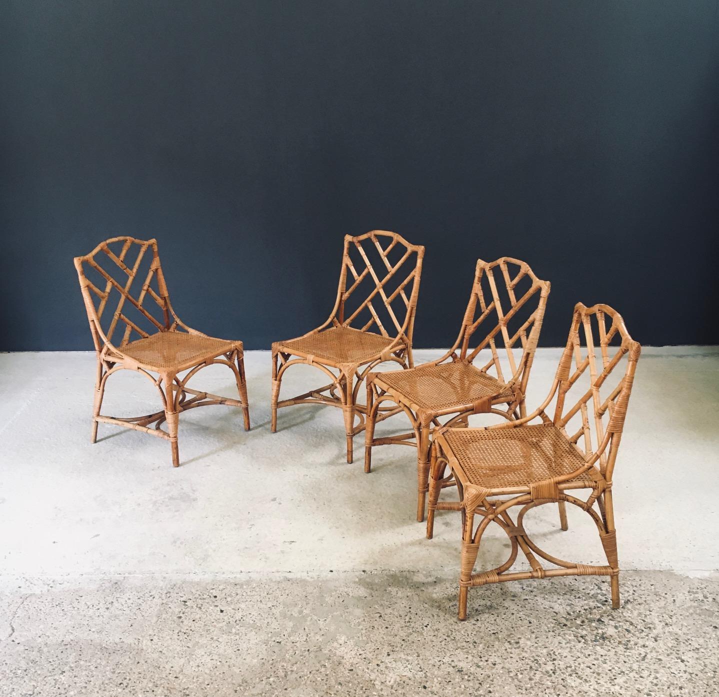 Diseño de mediados de siglo Sillas de comedor de bambú estilo Chippendale, Italia Años 60 Tejido en venta