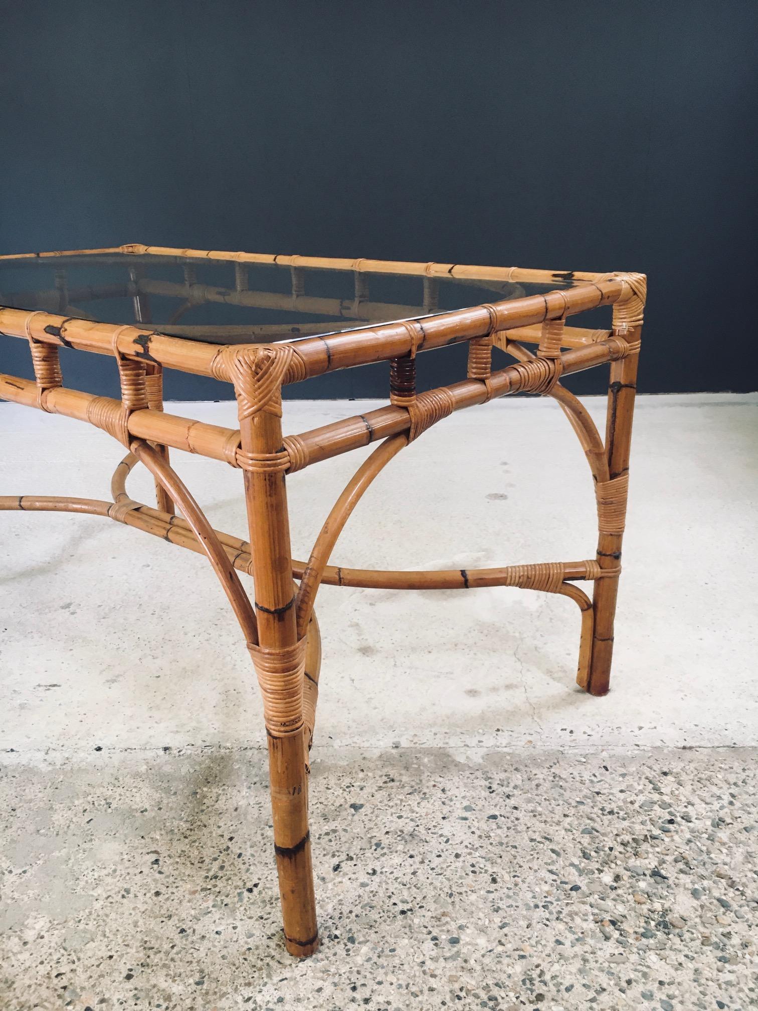 Mesa de comedor de bambú estilo Chippendale de diseño de mediados de siglo, Italia Años 60 en venta 3