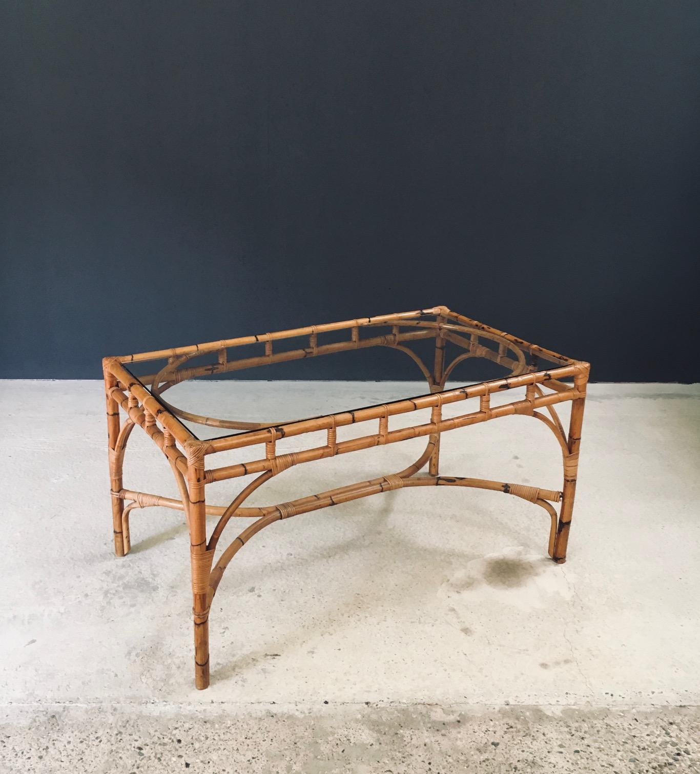 Mesa de comedor de bambú estilo Chippendale de diseño de mediados de siglo, Italia Años 60 Italiano en venta