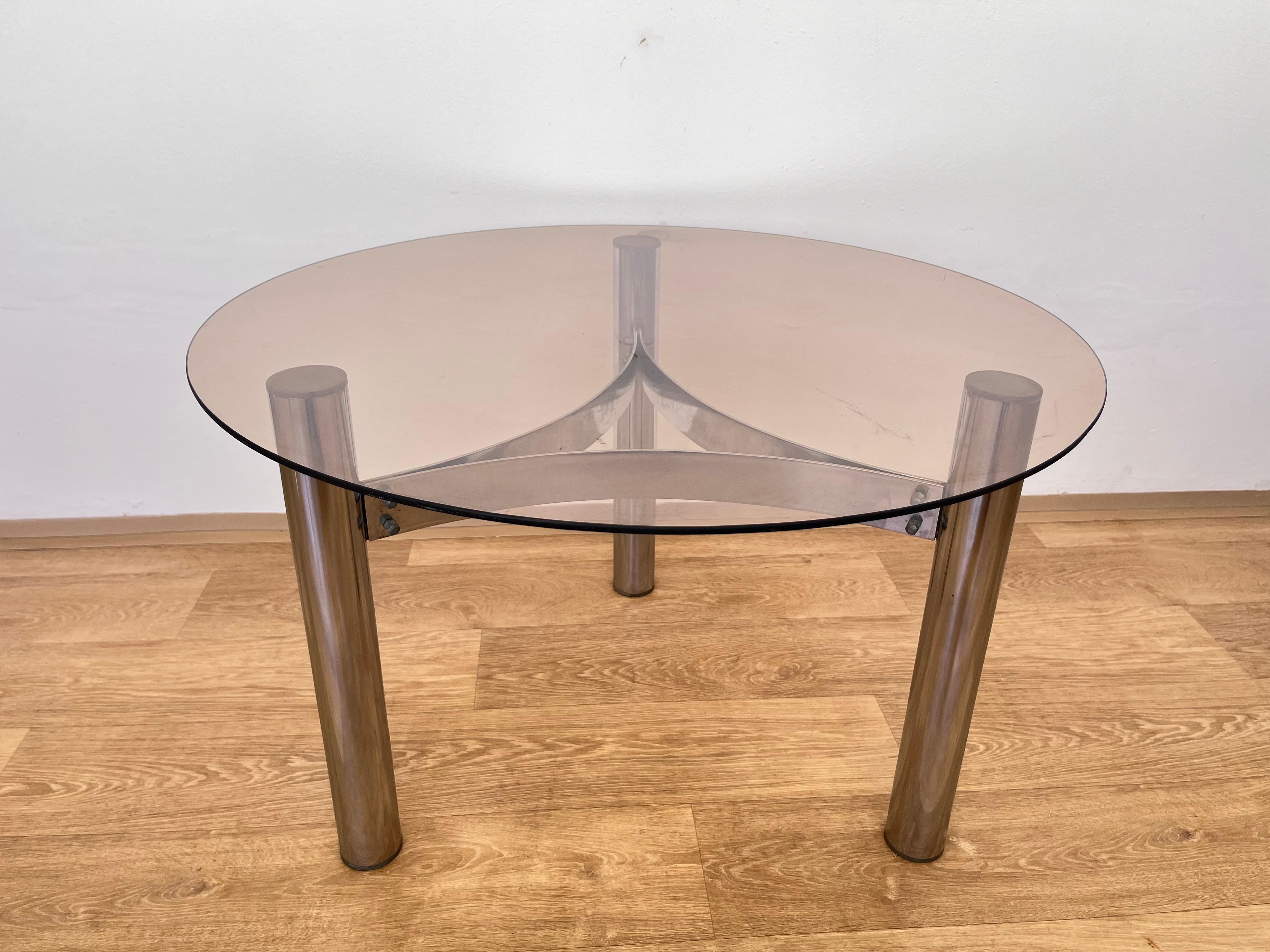 Mid-Century Modern Table basse en chrome et verre fumé design du milieu du siècle - années 1970 en vente