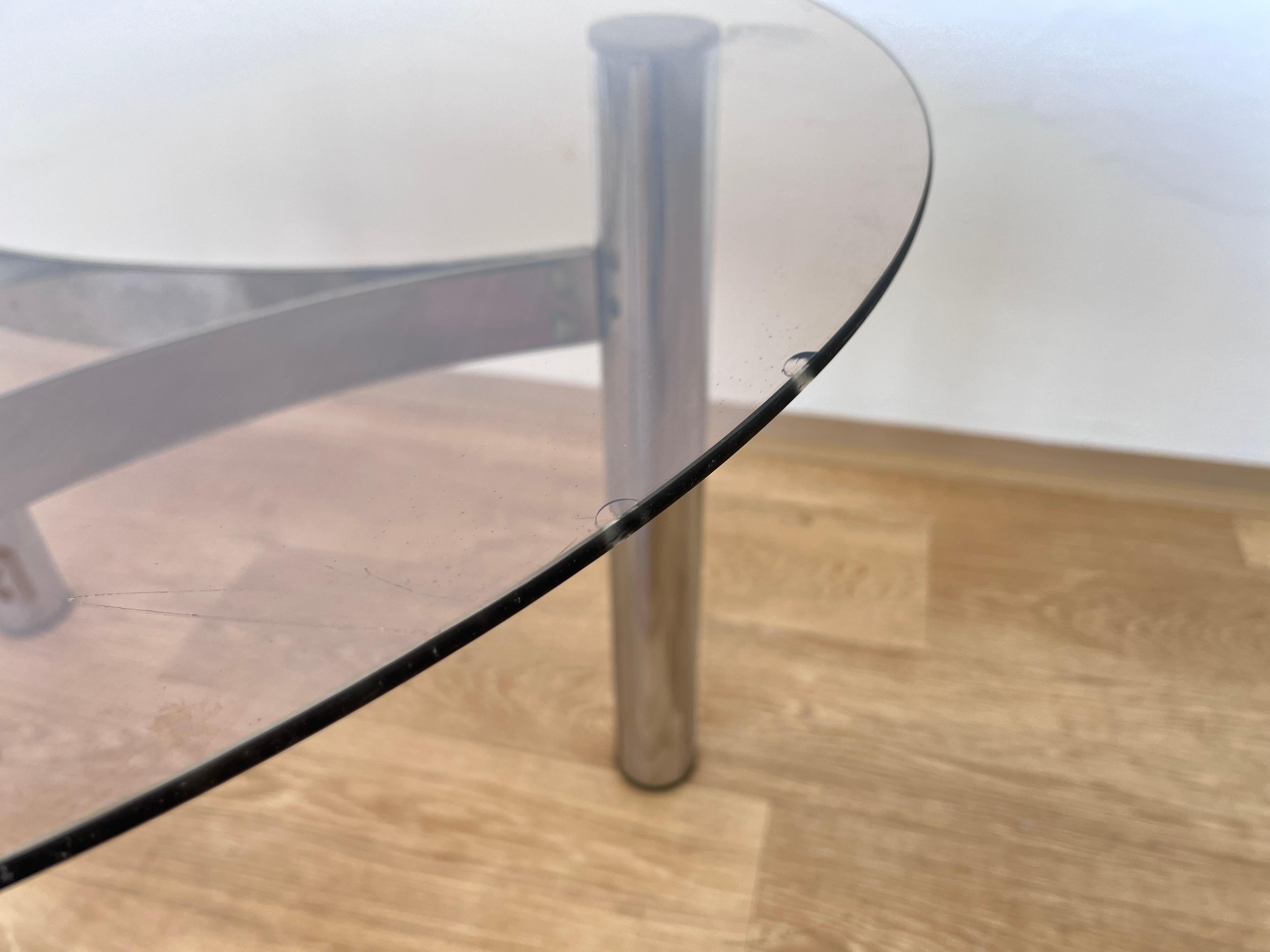 Verre fumé Table basse en chrome et verre fumé design du milieu du siècle - années 1970 en vente