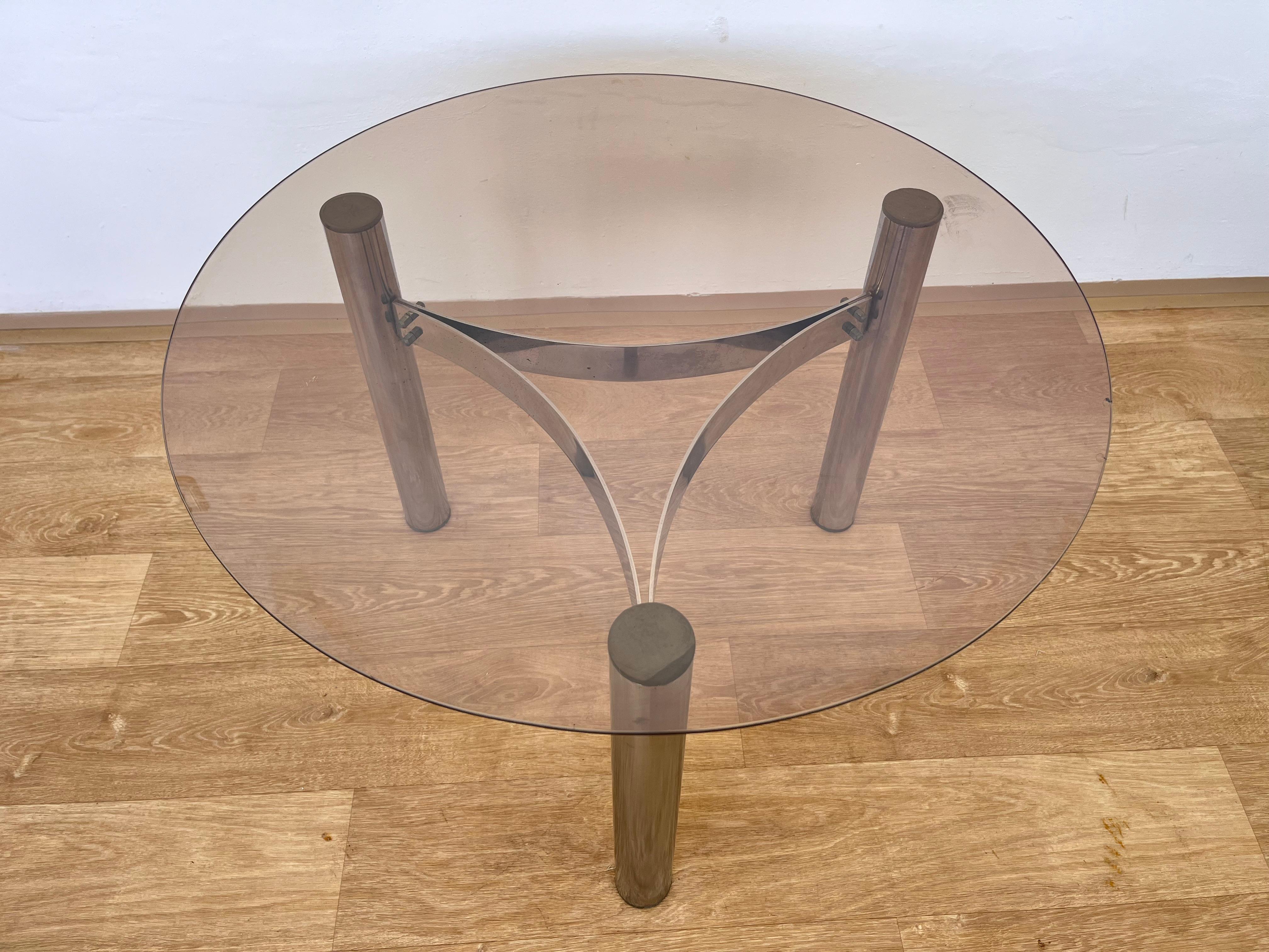 Table basse en chrome et verre fumé design du milieu du siècle - années 1970 en vente 1