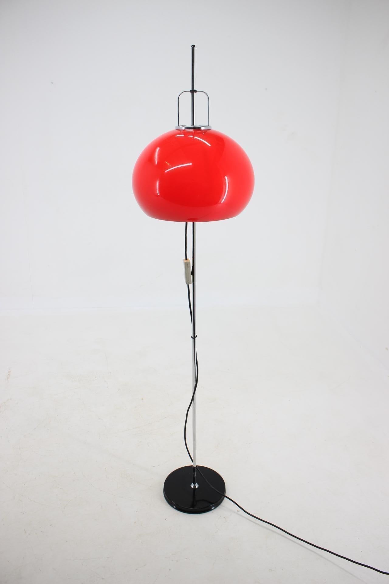 Stehlampe Meblo im Mid-Century-Design, von Harvey Guzzini, 1970er Jahre (Moderne der Mitte des Jahrhunderts) im Angebot