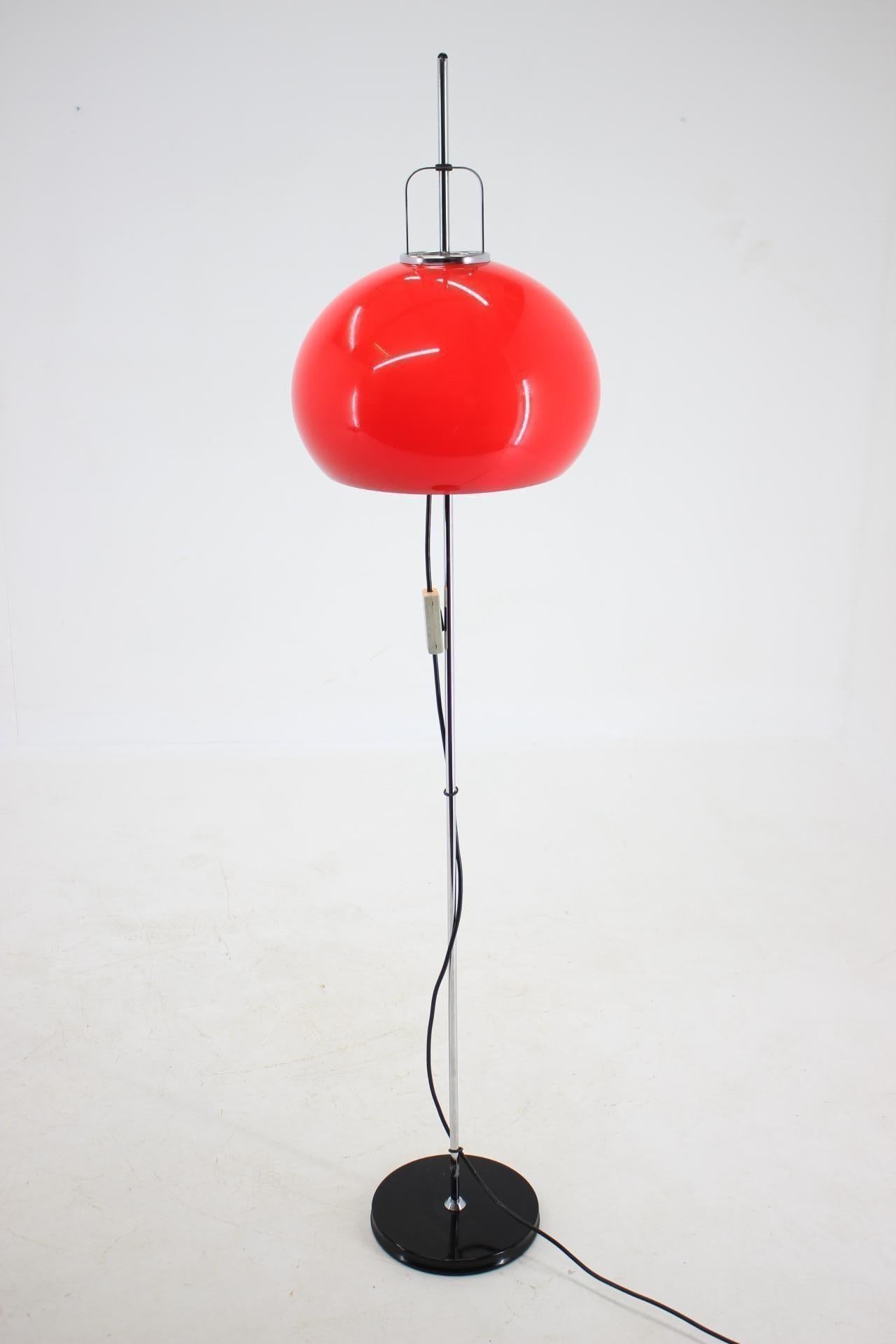 Stehlampe Meblo im Mid-Century-Design, von Harvey Guzzini, 1970er Jahre (Italienisch) im Angebot