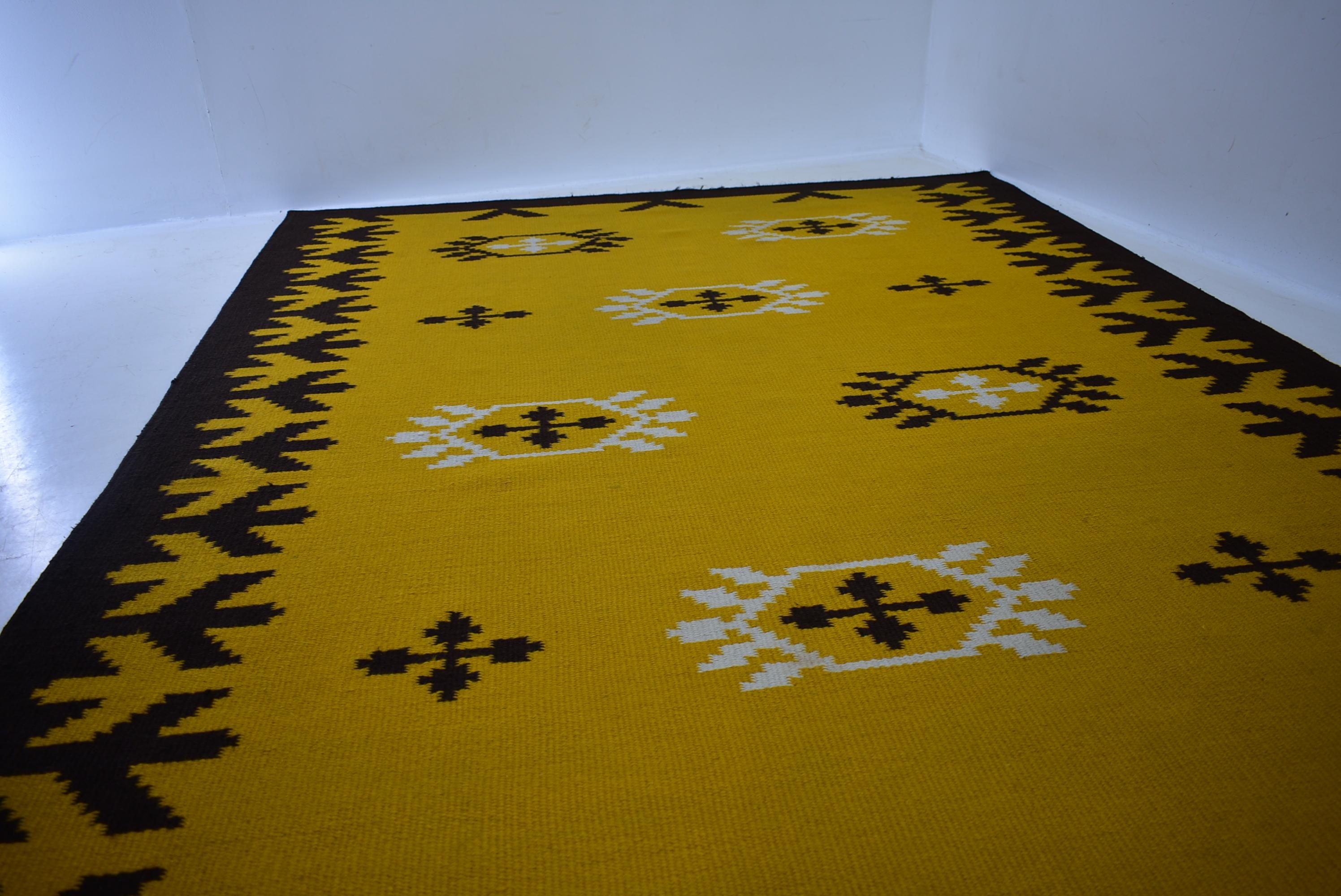 Midcentury Design Geometric Rug / Carpet, 1970s / Czechoslovakia For Sale 7