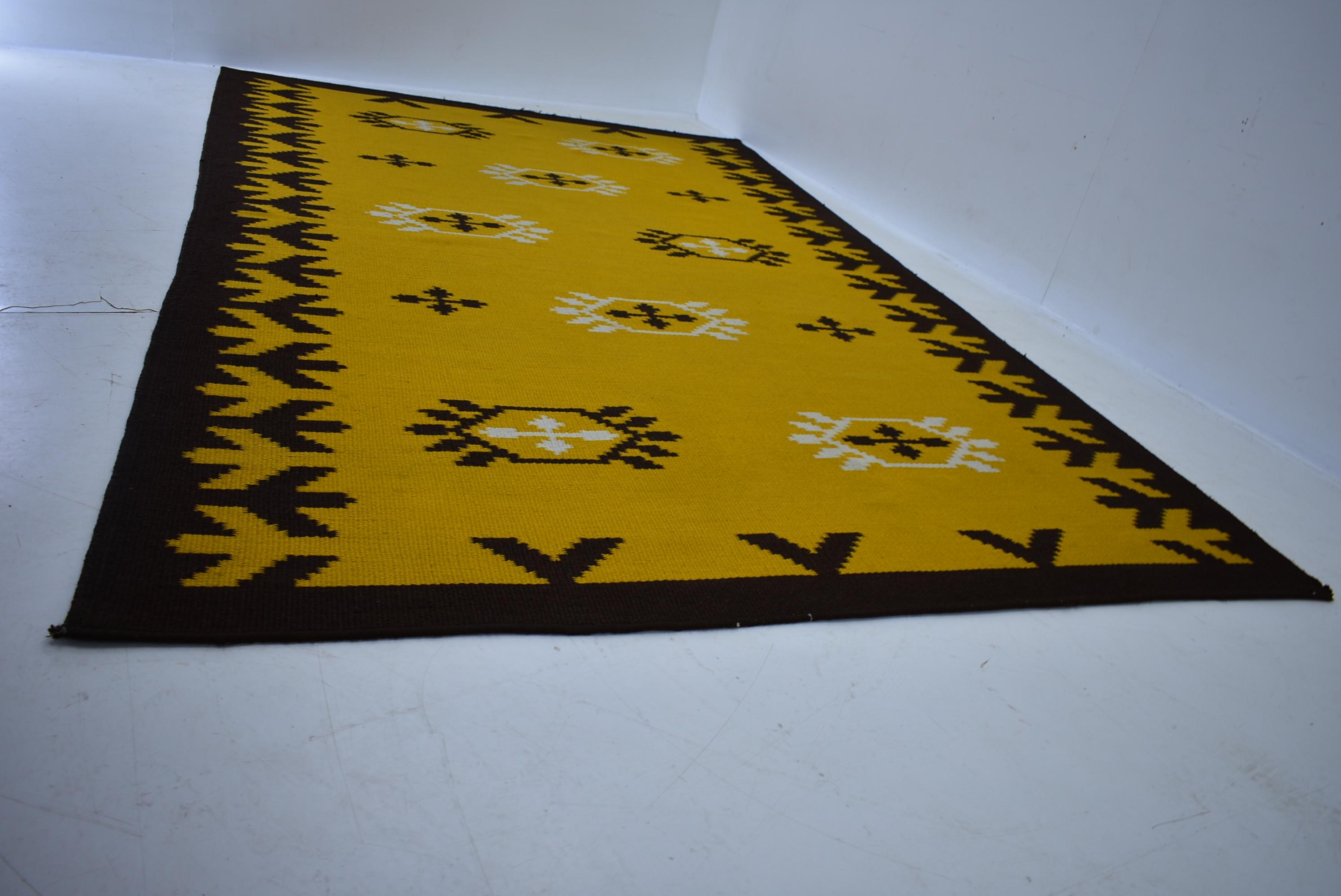 Midcentury Design Geometric Rug / Carpet, 1970s / Czechoslovakia For Sale 8
