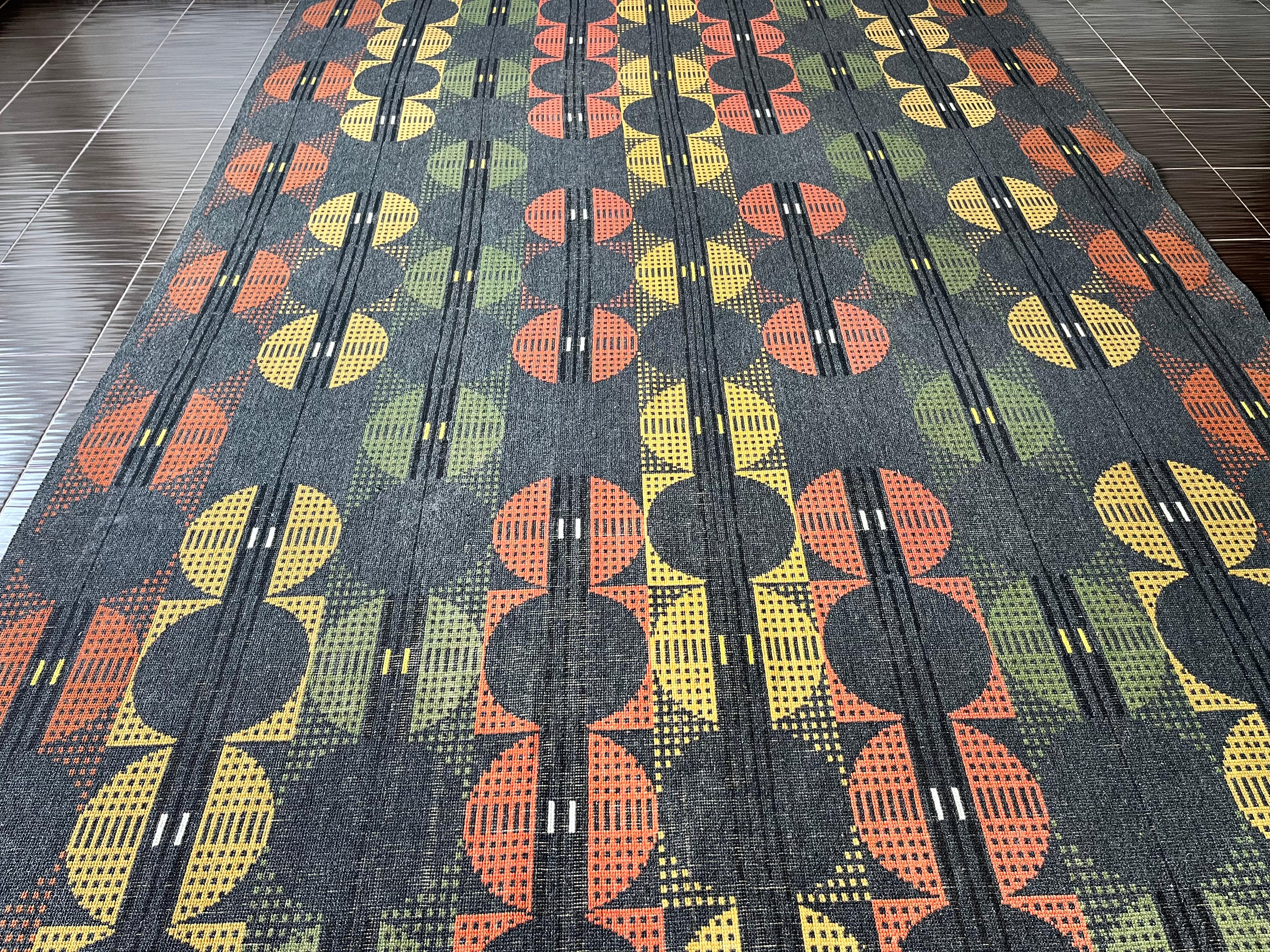 Midcentury Design Geometric Rug / Carpet, 1970s / Czechoslovakia In Good Condition For Sale In Praha, CZ