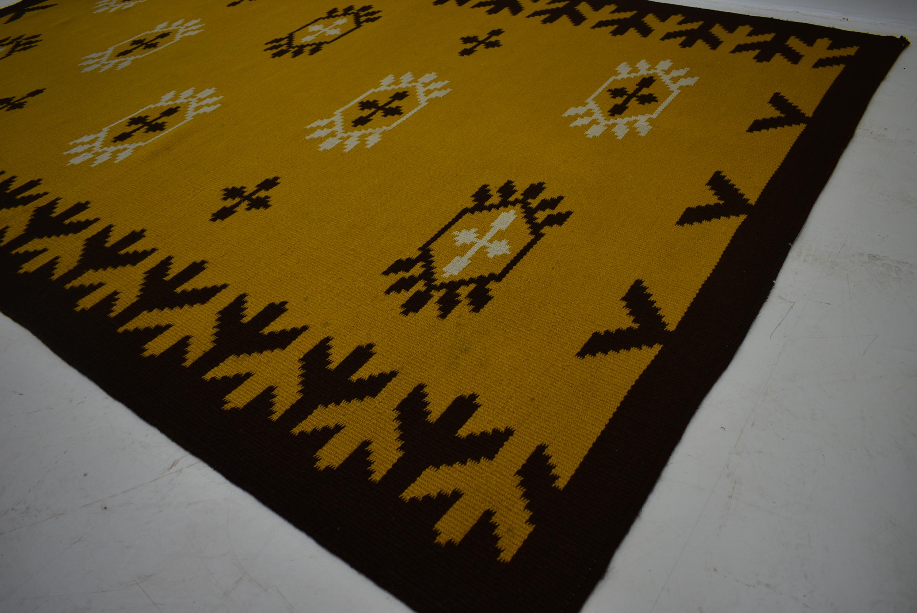 Midcentury Design Geometric Rug / Carpet, 1970s / Czechoslovakia In Good Condition For Sale In Praha, CZ