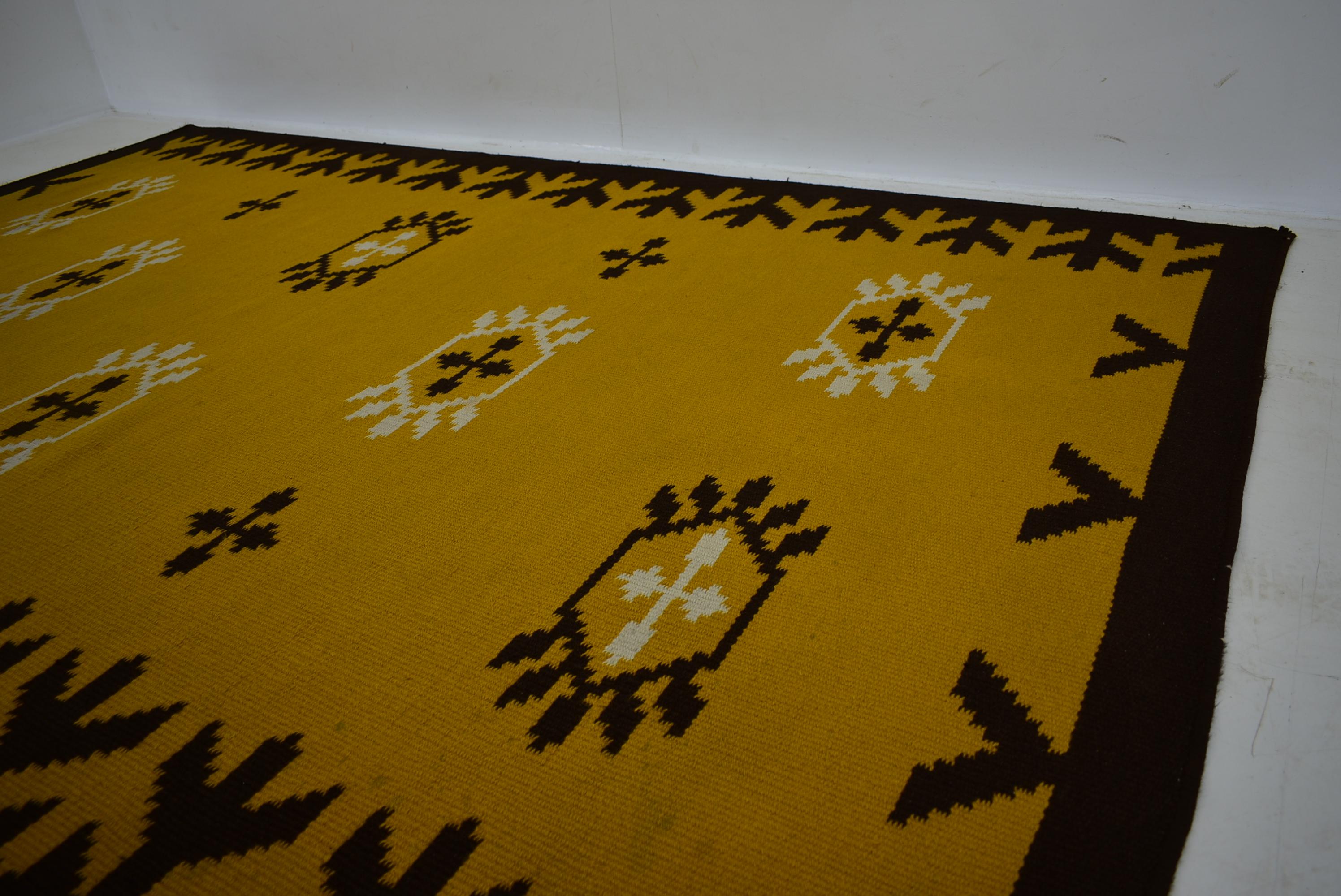 Midcentury Design Geometric Rug / Carpet, 1970s / Czechoslovakia For Sale 1