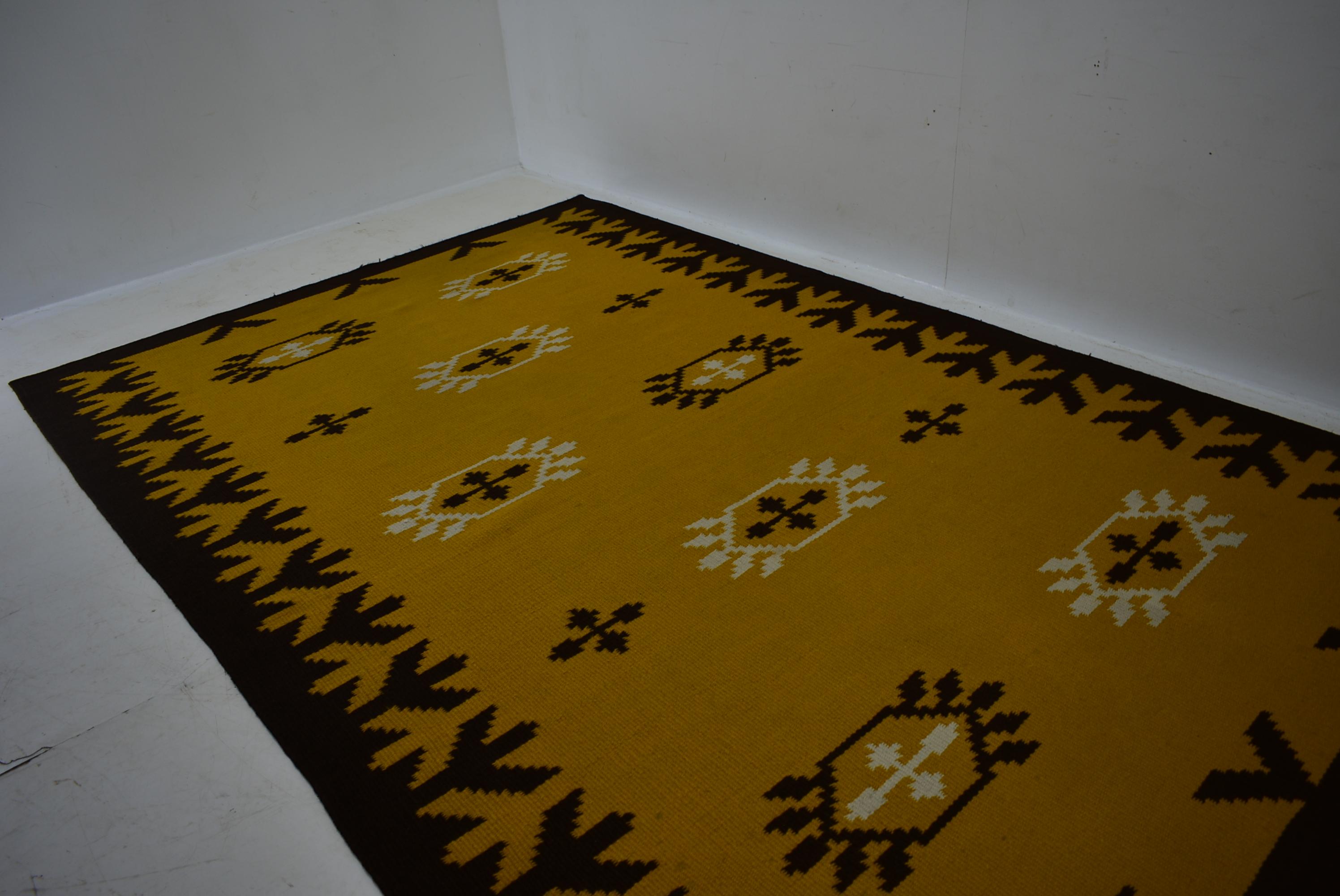 Midcentury Design Geometric Rug / Carpet, 1970s / Czechoslovakia For Sale 3