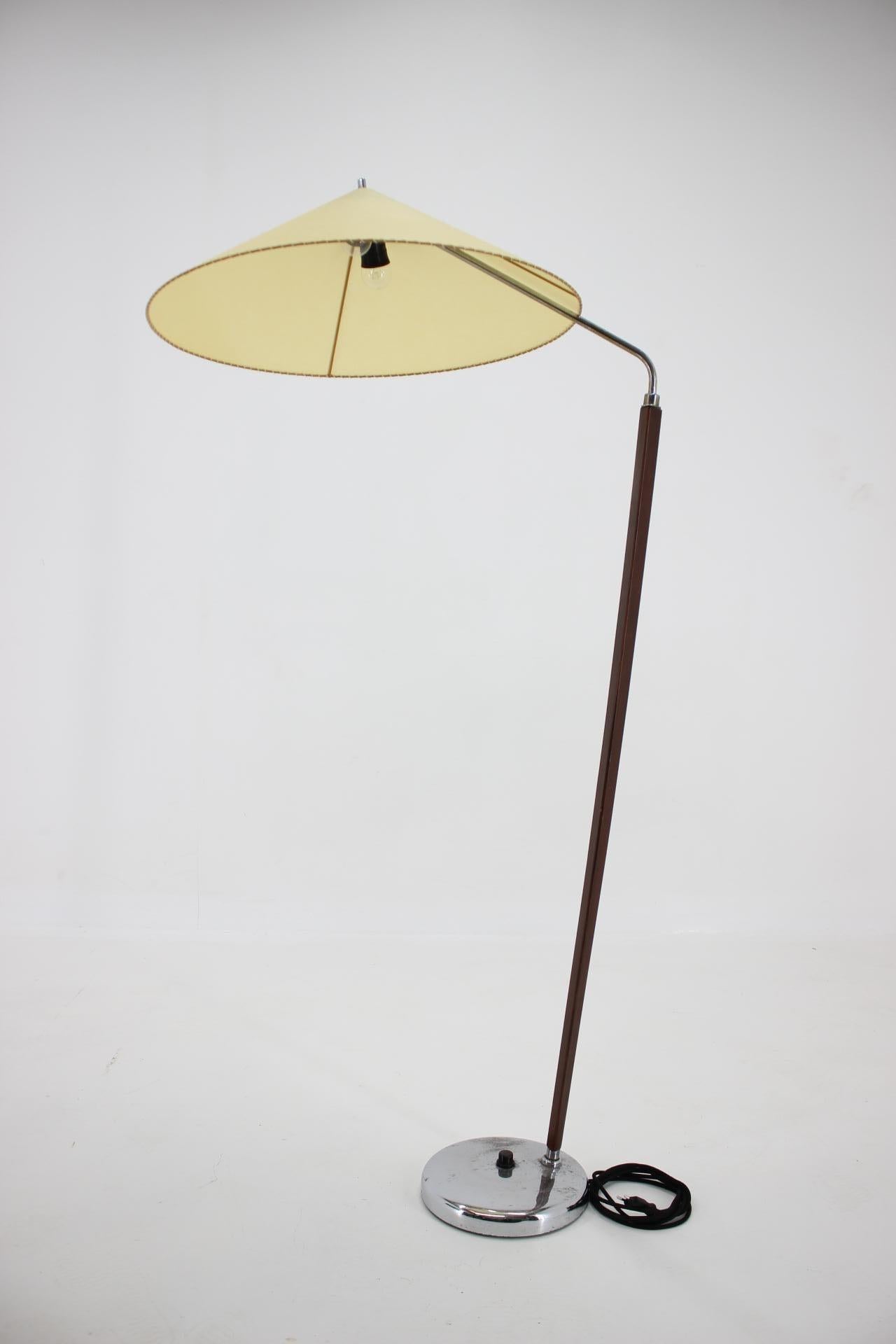 - Czechoslovakia, around 1960s
- New parchment paper hand made lampshade
- good original condition with patina
jt.