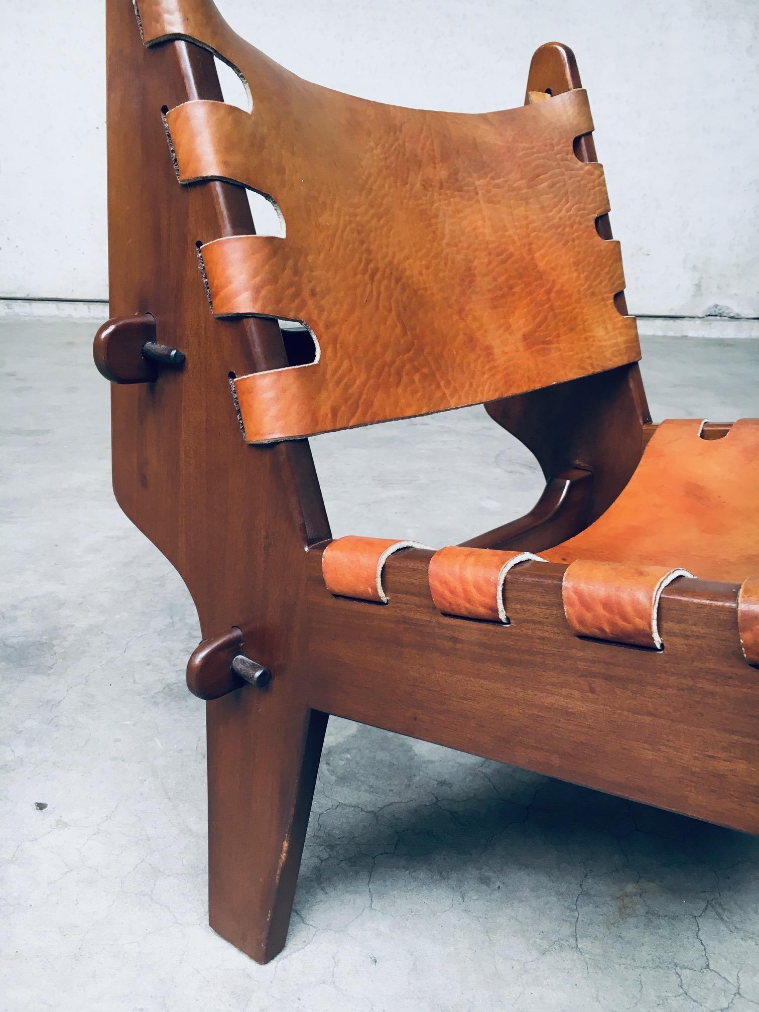 Set di sedie e pouf con fionda in pelle di Angel I. Pazmino, dal design del Medioevo 7