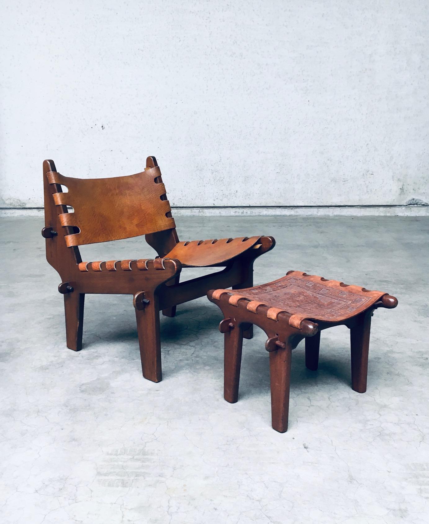 Set di sedie a sdraio in pelle e ottomane in pelle intagliata di Angel I. Pazmino, vintage Midcentury South American Design. Realizzato in Ecuador, periodo anni '60. La poltrona lounge è realizzata con strutture in legno di jacaranda e pelle spessa