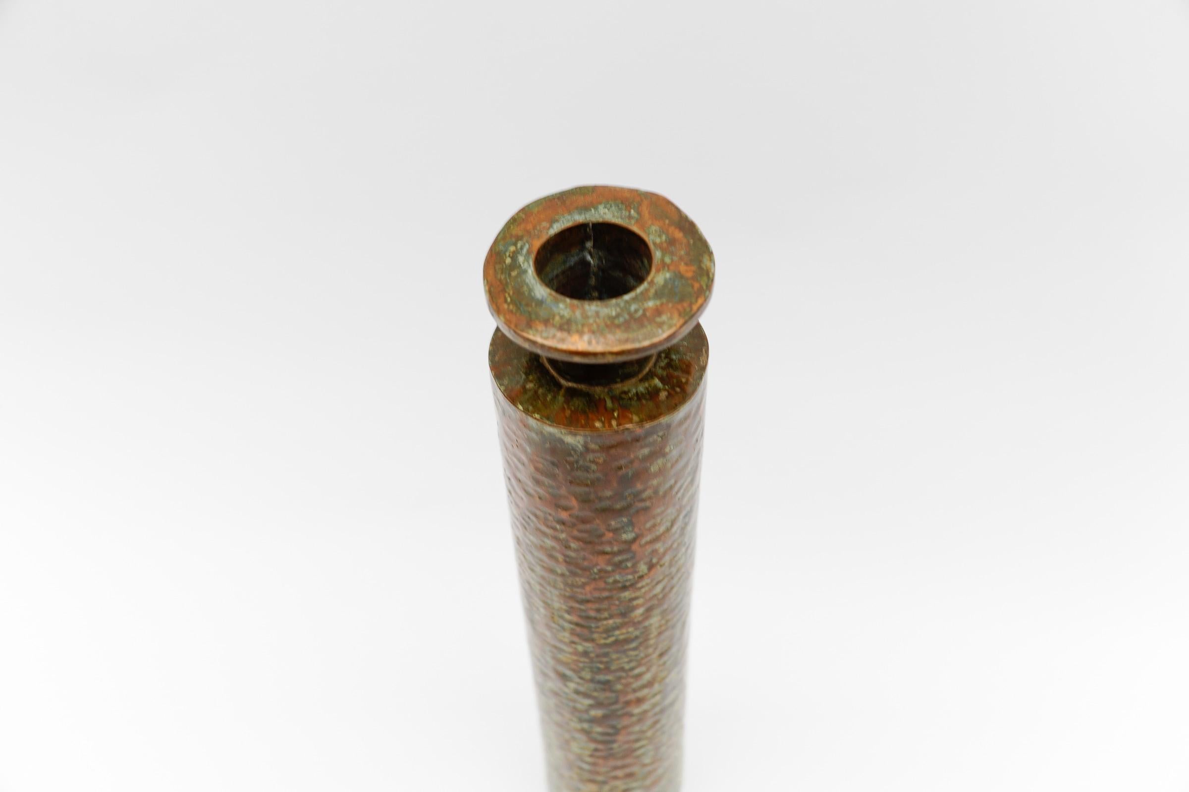 Rame Vaso massiccio in rame martellato di design della metà del secolo scorso, Germania, anni '50 in vendita