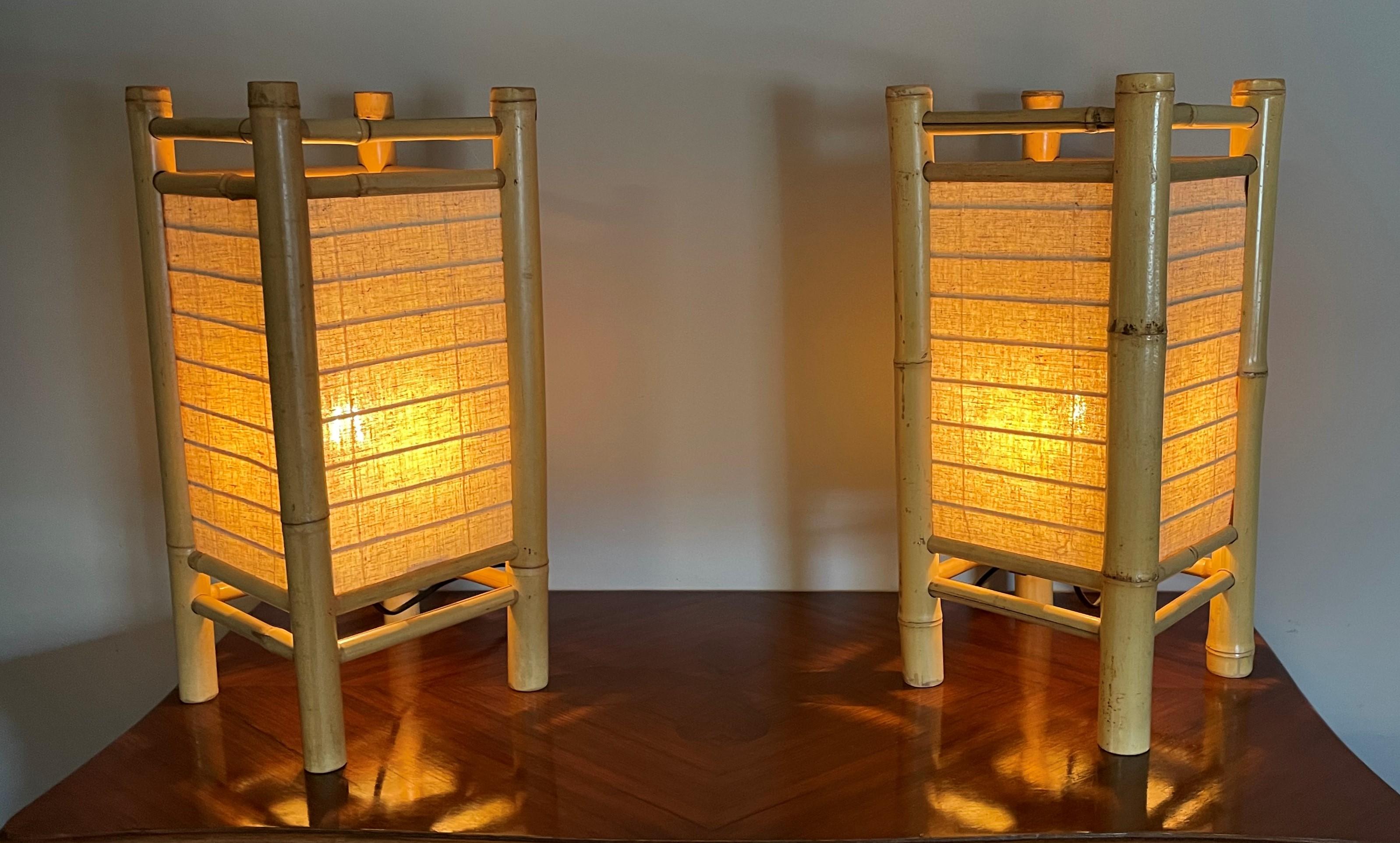 Merveilleuses lampes de table au design organique et de taille pratique.

Ces lampes de table fabriquées à la main à partir de matériaux organiques sont idéales pour un intérieur mid-century ou contemporain. Trouver la bonne solution d'éclairage