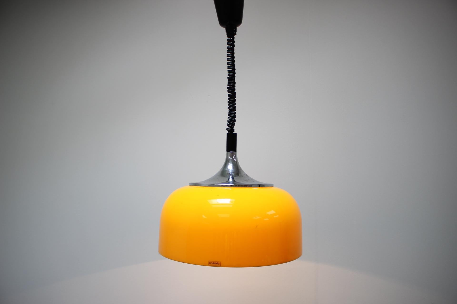 Ciondolo di design del Medioevo Meblo, Harvey Guzzini, Italia, anni '70 in vendita 4