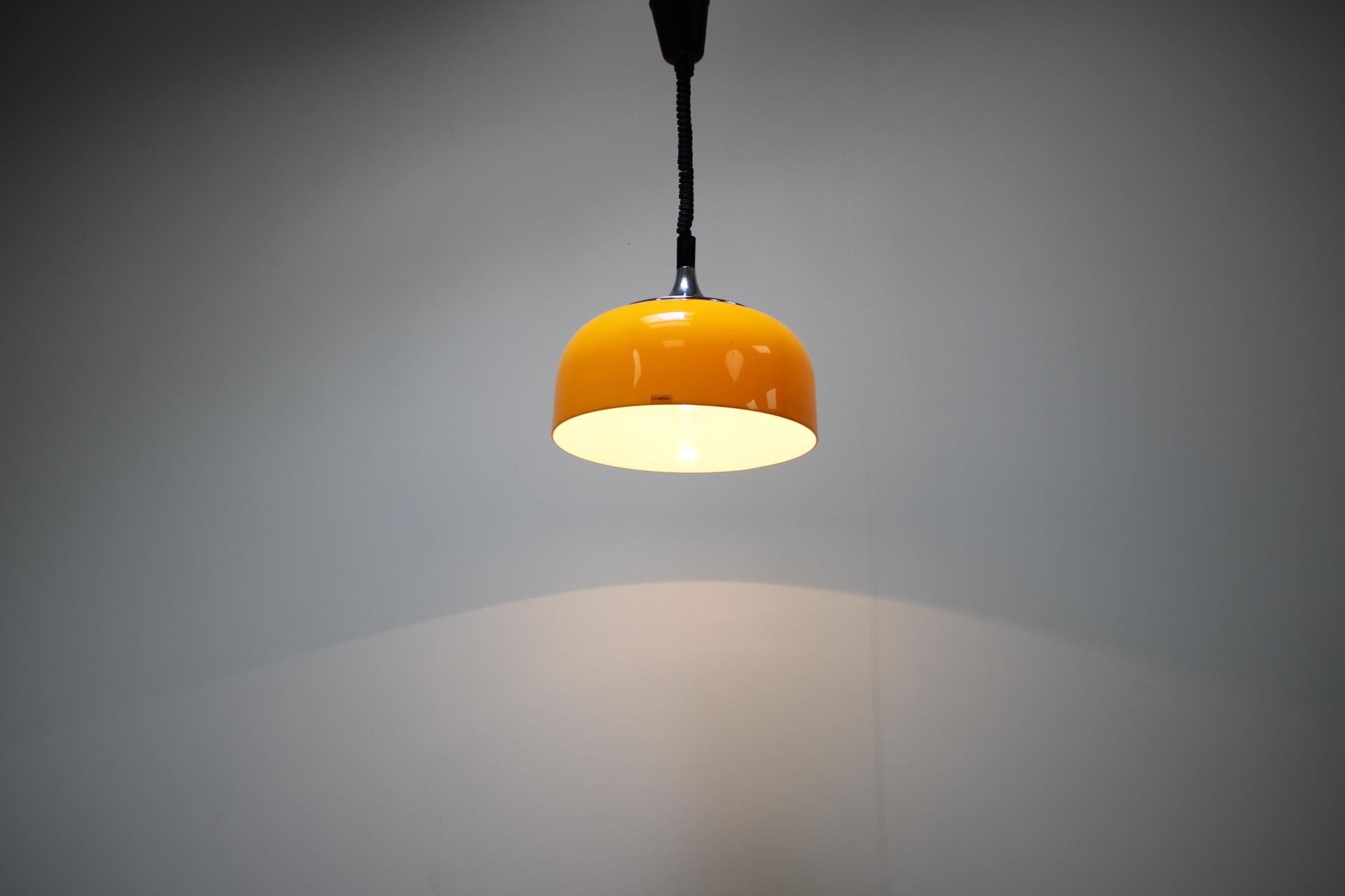 Ciondolo di design del Medioevo Meblo, Harvey Guzzini, Italia, anni '70 in vendita 6