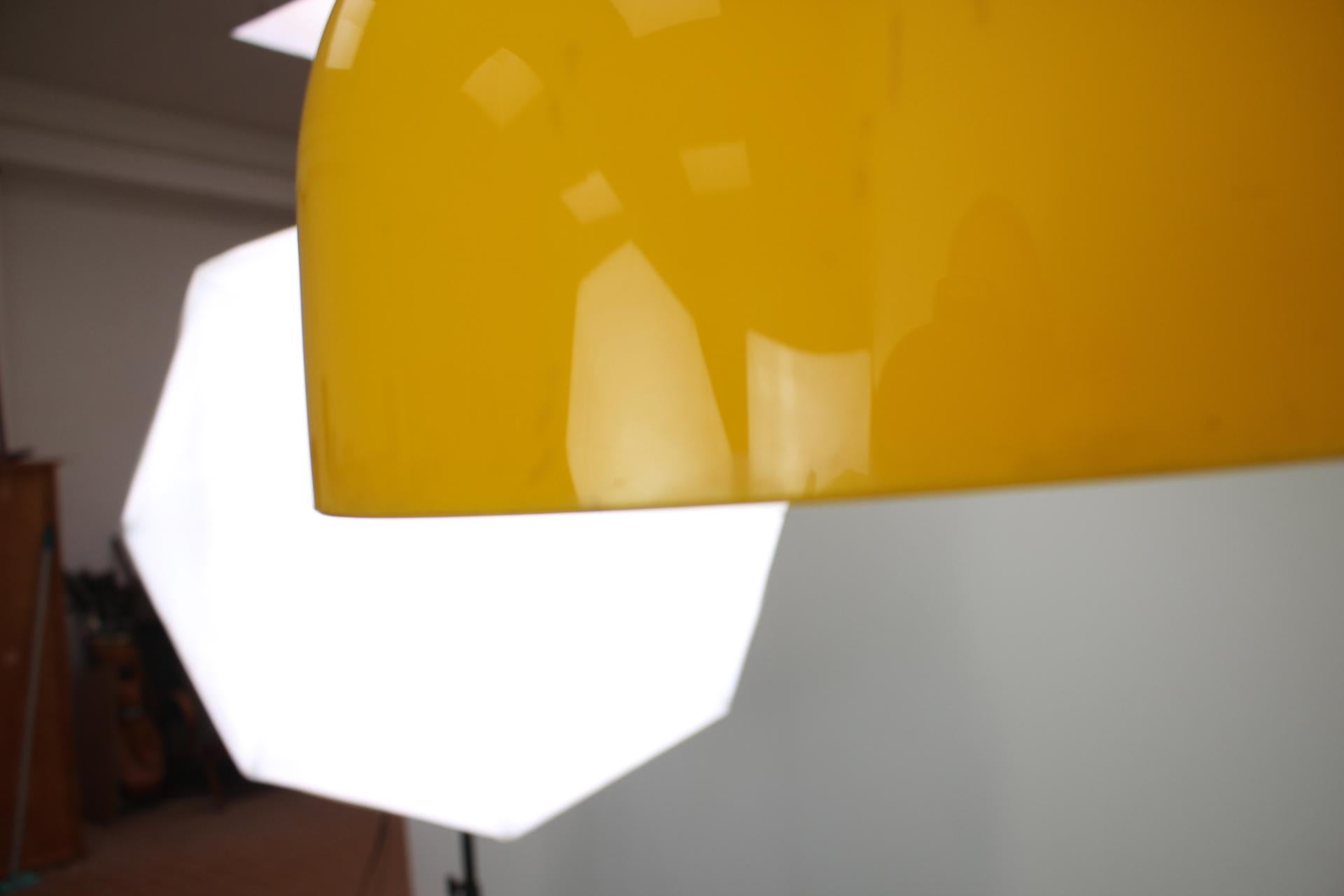 Fine XX secolo Ciondolo di design del Medioevo Meblo, Harvey Guzzini, Italia, anni '70 in vendita