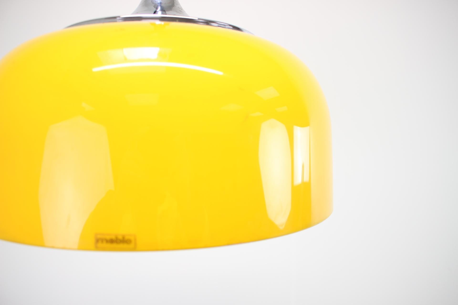 Ciondolo di design del Medioevo Meblo, Harvey Guzzini, Italia, anni '70 in vendita 2
