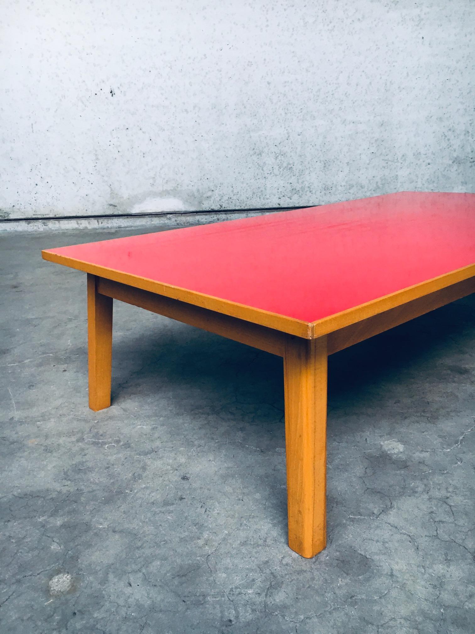 Midcentury Design Red Coffee Table, 1950's Belgium For Sale 8