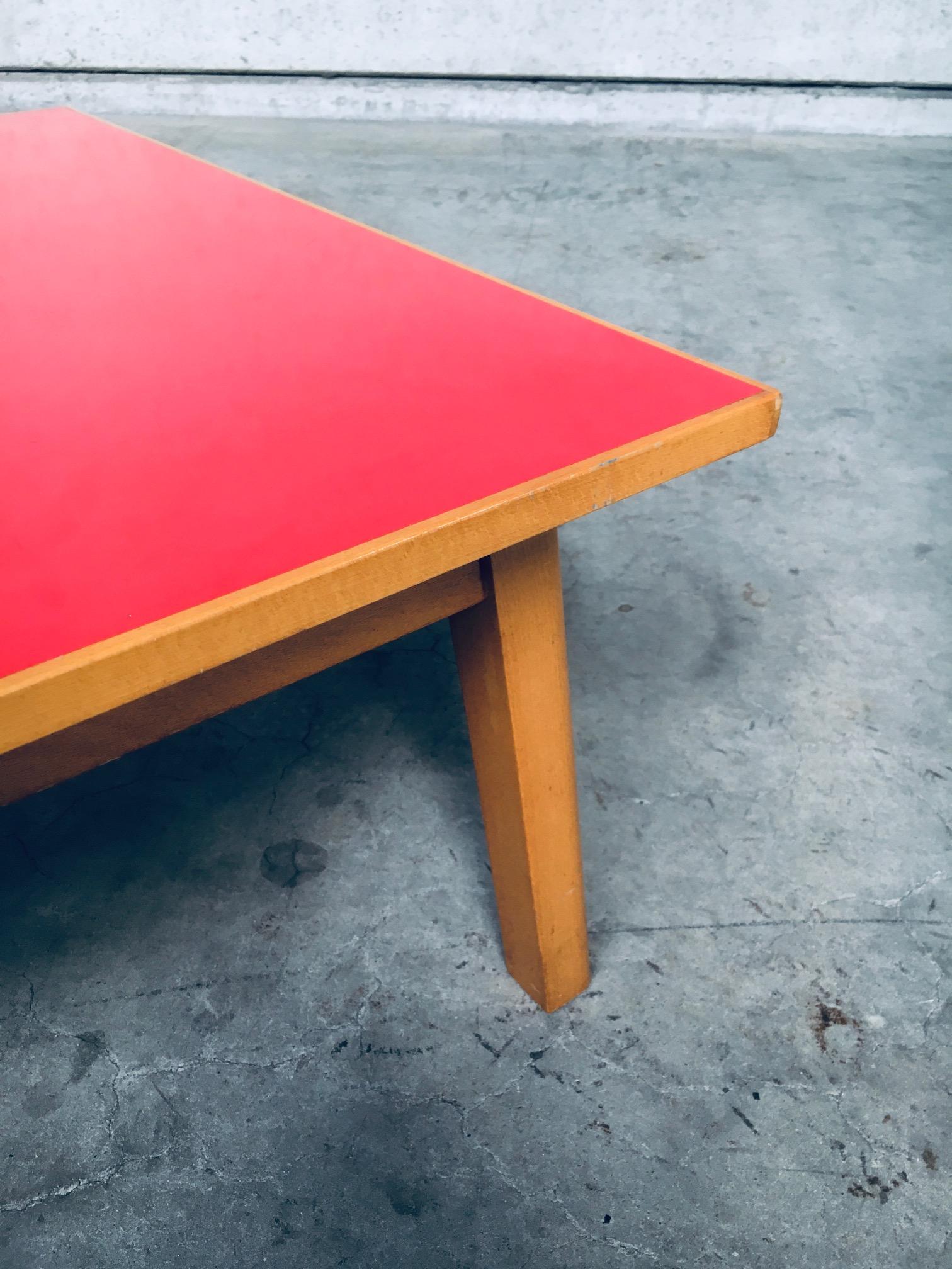 Midcentury Design Red Coffee Table, 1950's Belgium For Sale 12